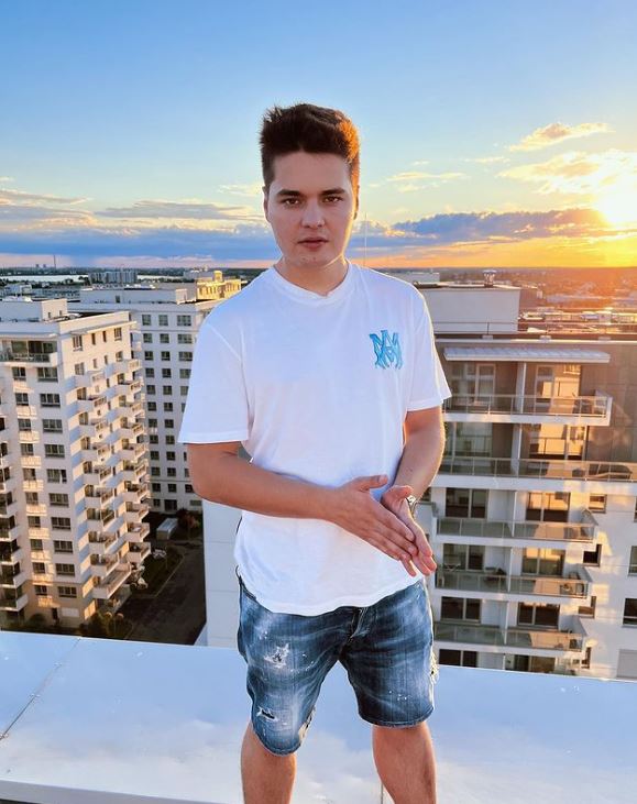 Selly a dezvăluit câți bani a luat pentru un contract de imagine: „Mi-am spart banii pe țoale și pe lucrurile astea mult timp”