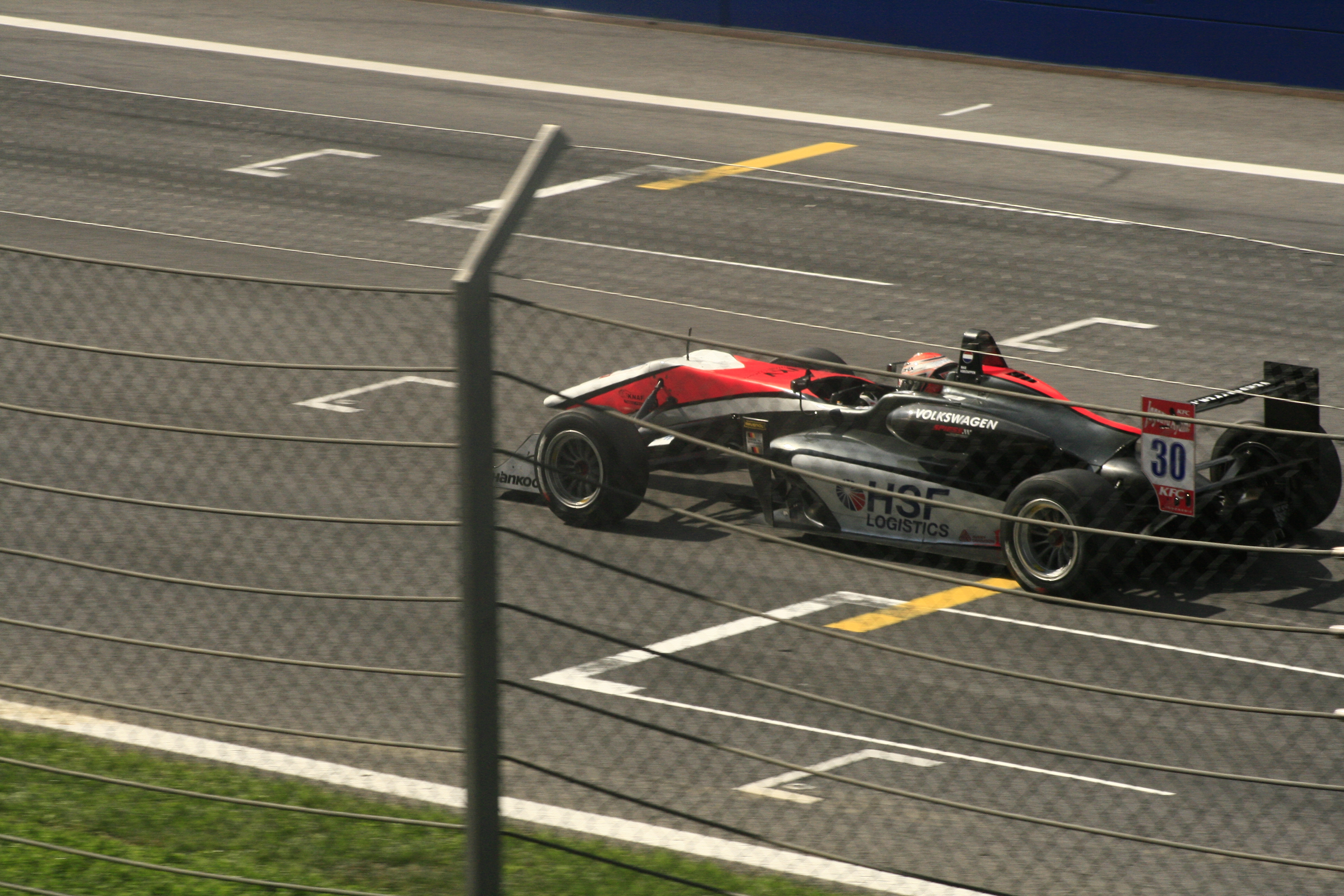 FOTO & VIDEO / Interviu cu Max Verstappen (F3)