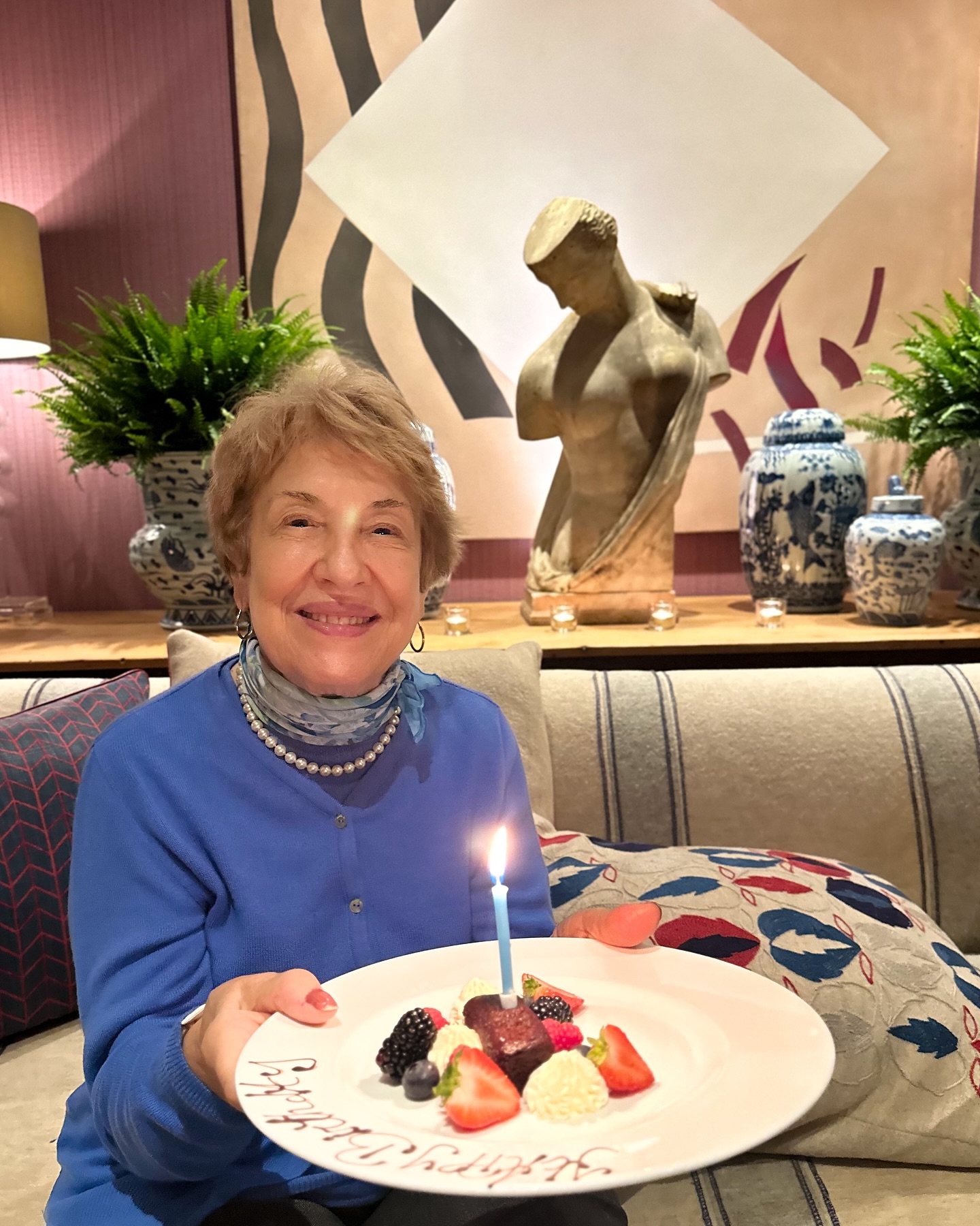 Mama Andreei Raicu a împlinit 85 de ani. Cât de bine arată și ce surpriză i-a făcut fiica ei de ziua de naștere. „Nu îmi vine să cred”
