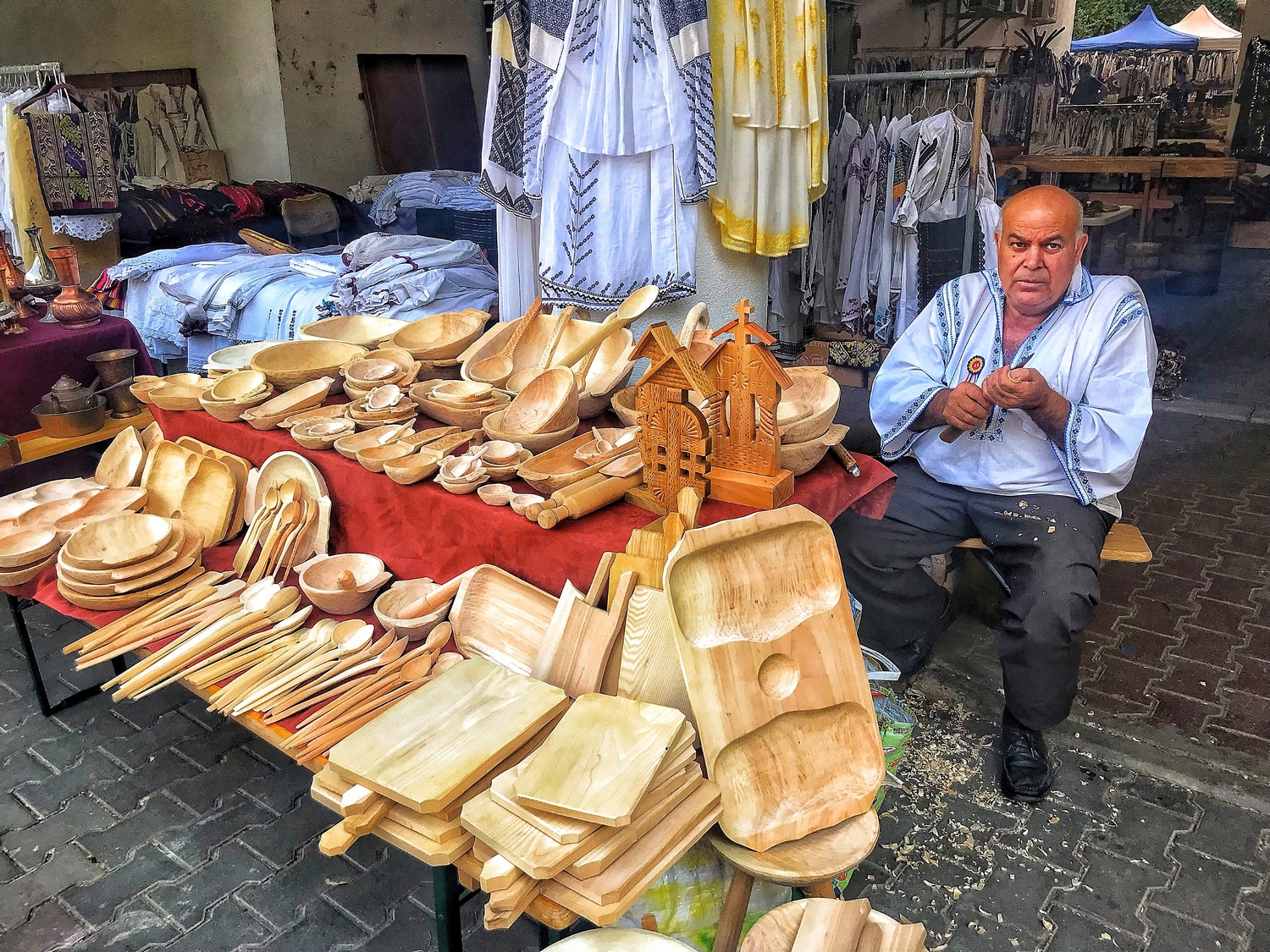 Sărbătoare la șosea. Meseriași și negustori ai Bucureștiului de altădată sunt prezenți până duminică la Muzeul Țăranului Român﻿