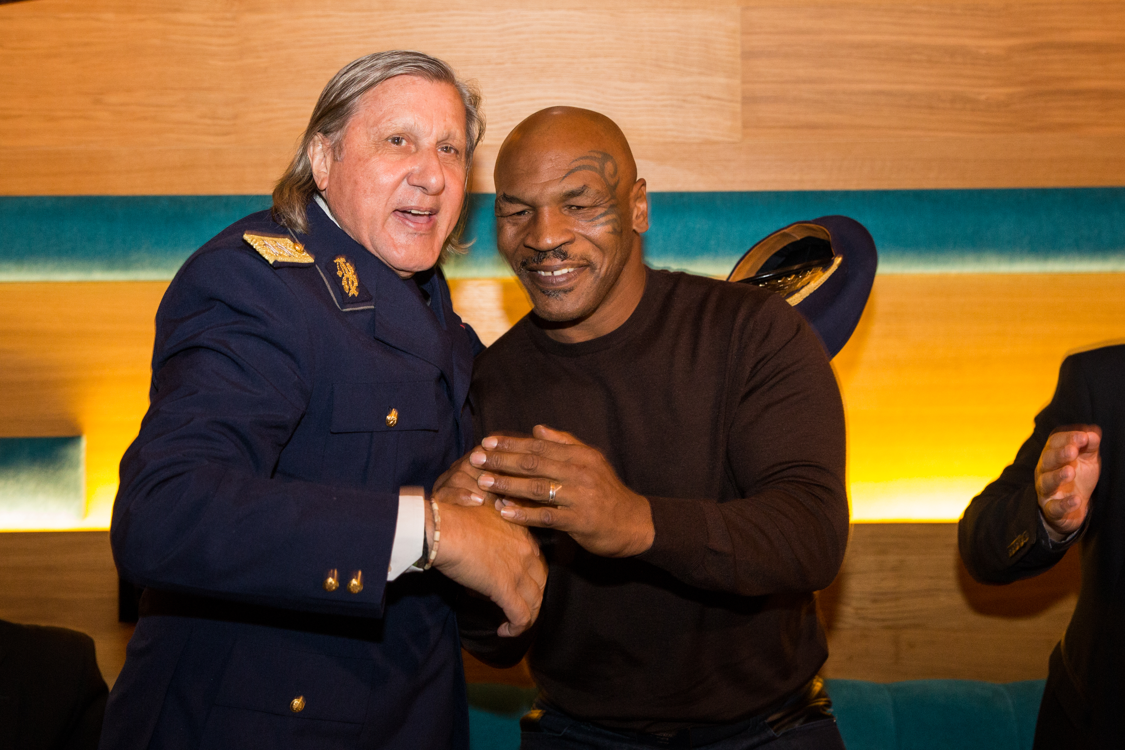 Mike Tyson nu s-a omorât cu chefurile în cele trei zile petrecute în România. Doar 25 de minute de distracție / EXCLUSIV