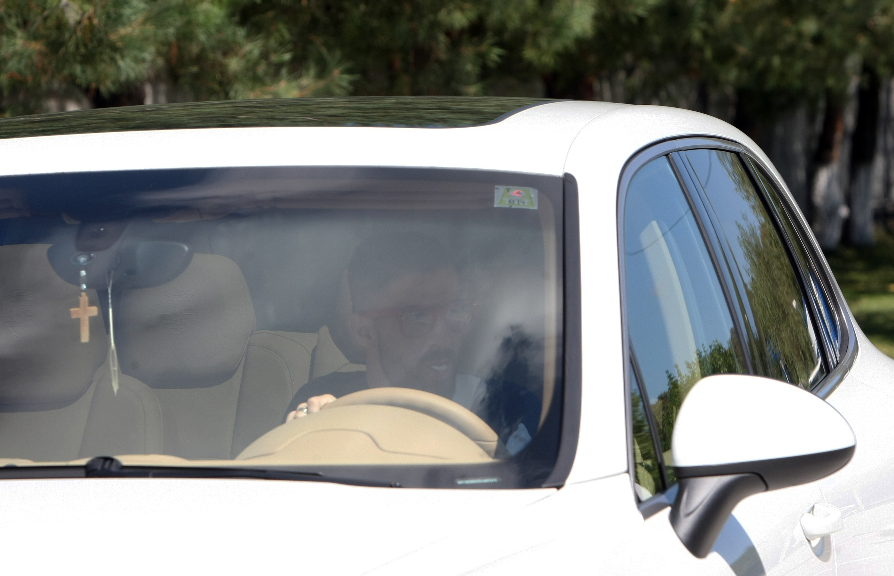 GALERIE FOTO/ Sosire după buget în cantonamentul naționalei: unii cu Jeep-urile, alţii cu taxiul