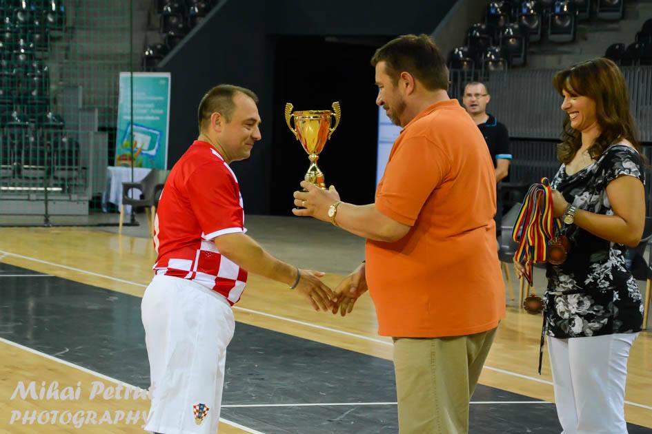 Disperarea medicului ce se ocupă de românii care au cucerit Europeanul de fotbal pentru diabetici: ^”Nimeni nu ne bagă în seamă! Am solicitat și Federația, și Ministerul, dar n-au trimis pe nimeni nici la premiere!”. Mai are nevoie de 27.000 de euro pentru acoperirea cheltuielilor cu organizarea de la Cluj-Napoca