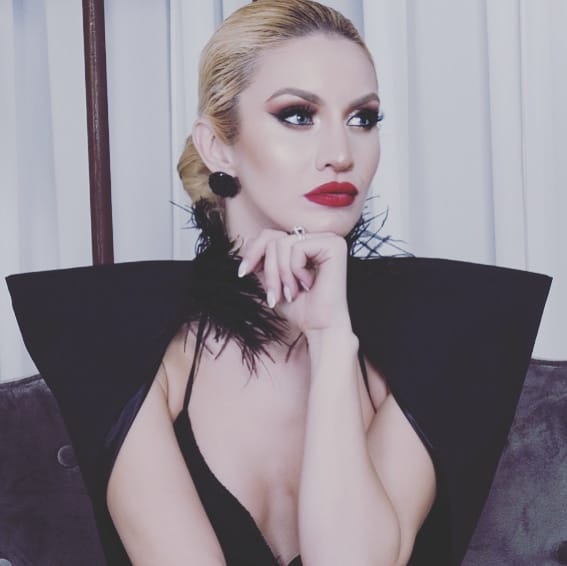 O fostă concurentă de la "Bravo, ai stil", una dintre prezentatoarele de la Eurovision 2019. Toate 'inutele purtate sunt create de Cătălin Botezatu | FOTO