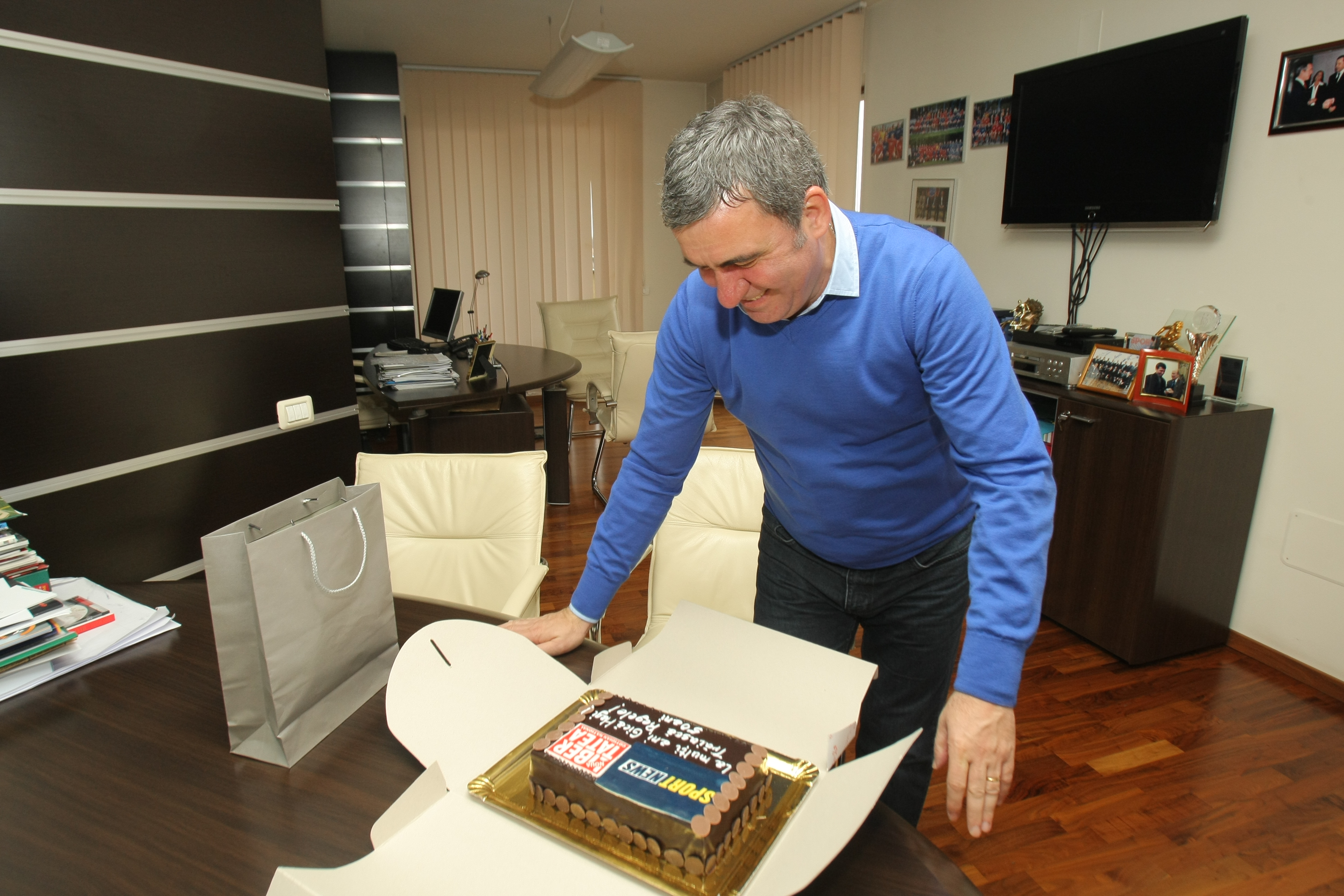 Gică Hagi 50 - ”Regele” a fost mișcat când a citit ce se striga pe străzi în 1994, la Campionatul Mondial din SUA: ^”Iliescu minte, Hagi președinte!” / VIDEO&GALERIE FOTO