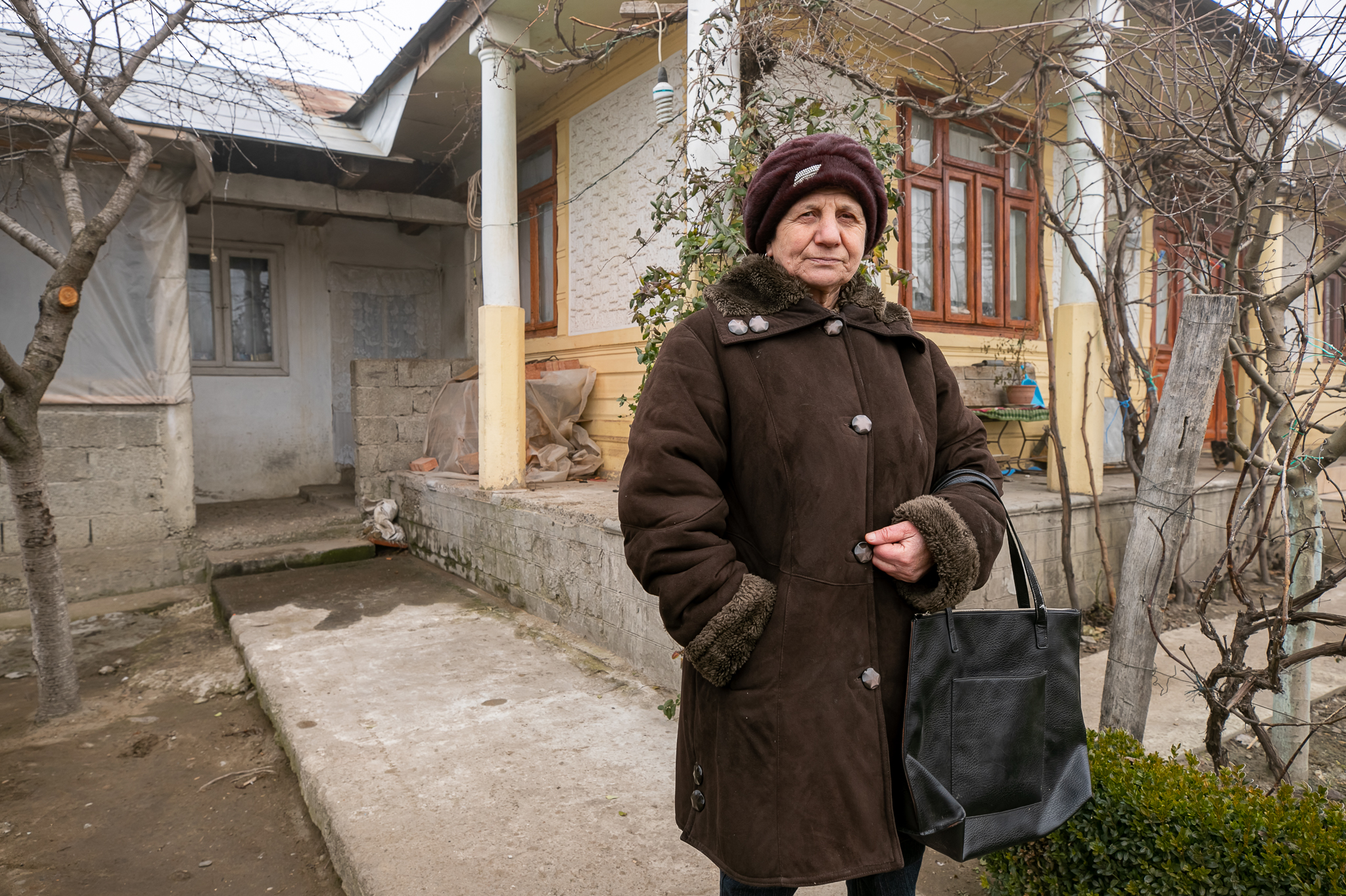 Tanti Anica merge la școală. La 58 de ani, este în clasa a III-a. După o viață chinuită, școala i-a dat un sens și un venit în plus