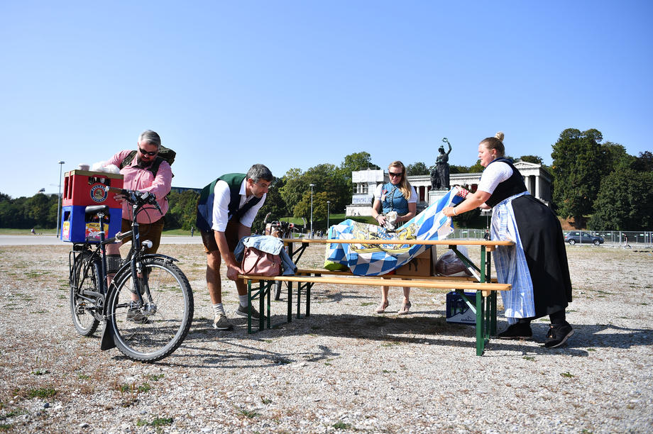 Oktoberfest, în timpul pandemiei de coronavirus. Festivalul se ține în condiții speciale: berăriile organizează petreceri mici