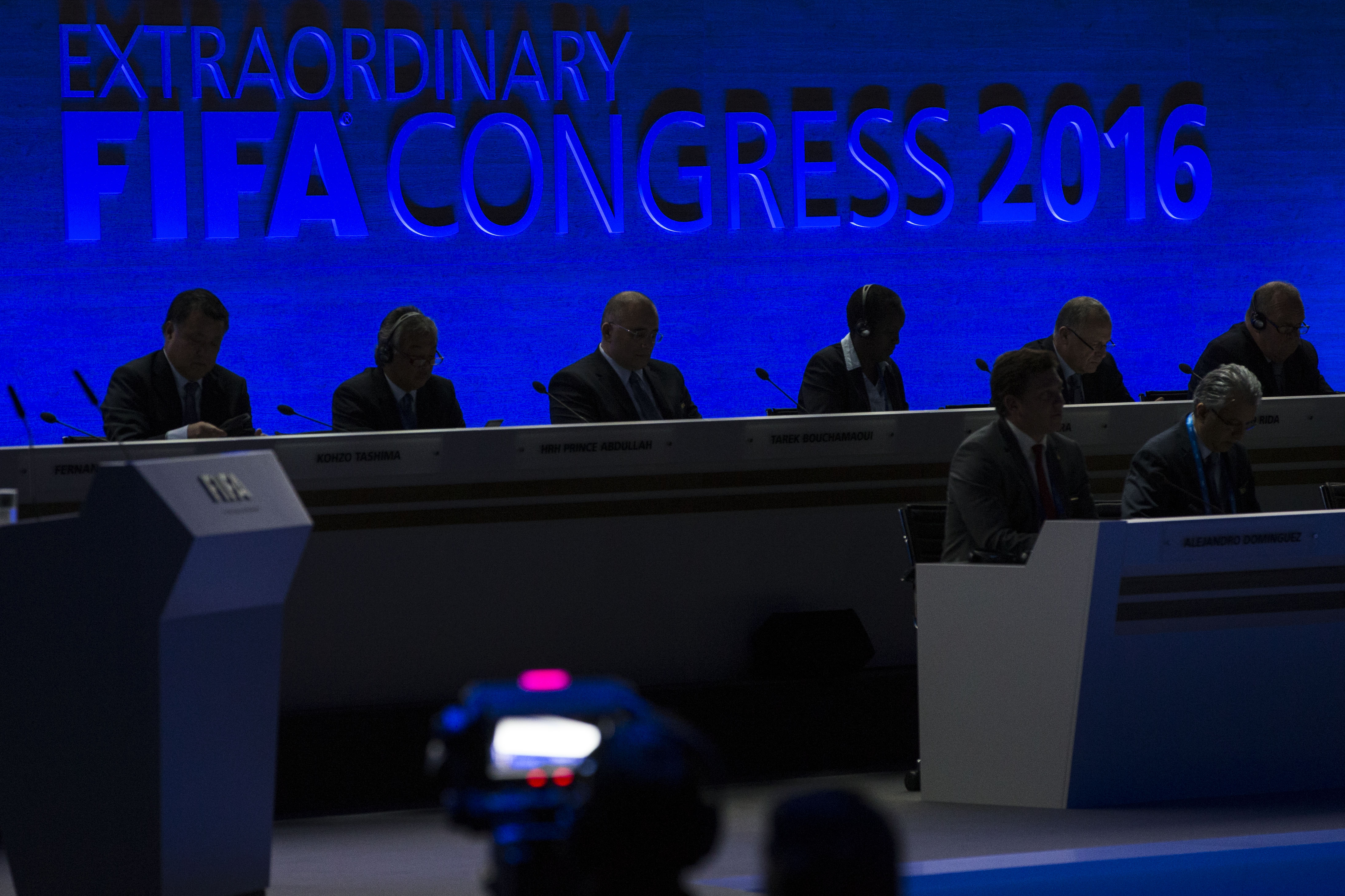 Elvețianul Gianni Infantino este noul șef al FIFA până în 2019. Bosul FRF, Răzvan Burleanu, l-a votat cu două mâini. Lupta s-a decis în turul doi. Primele declarații ale președintelul forului fotbalistic mondial / VIDEO&FOTO