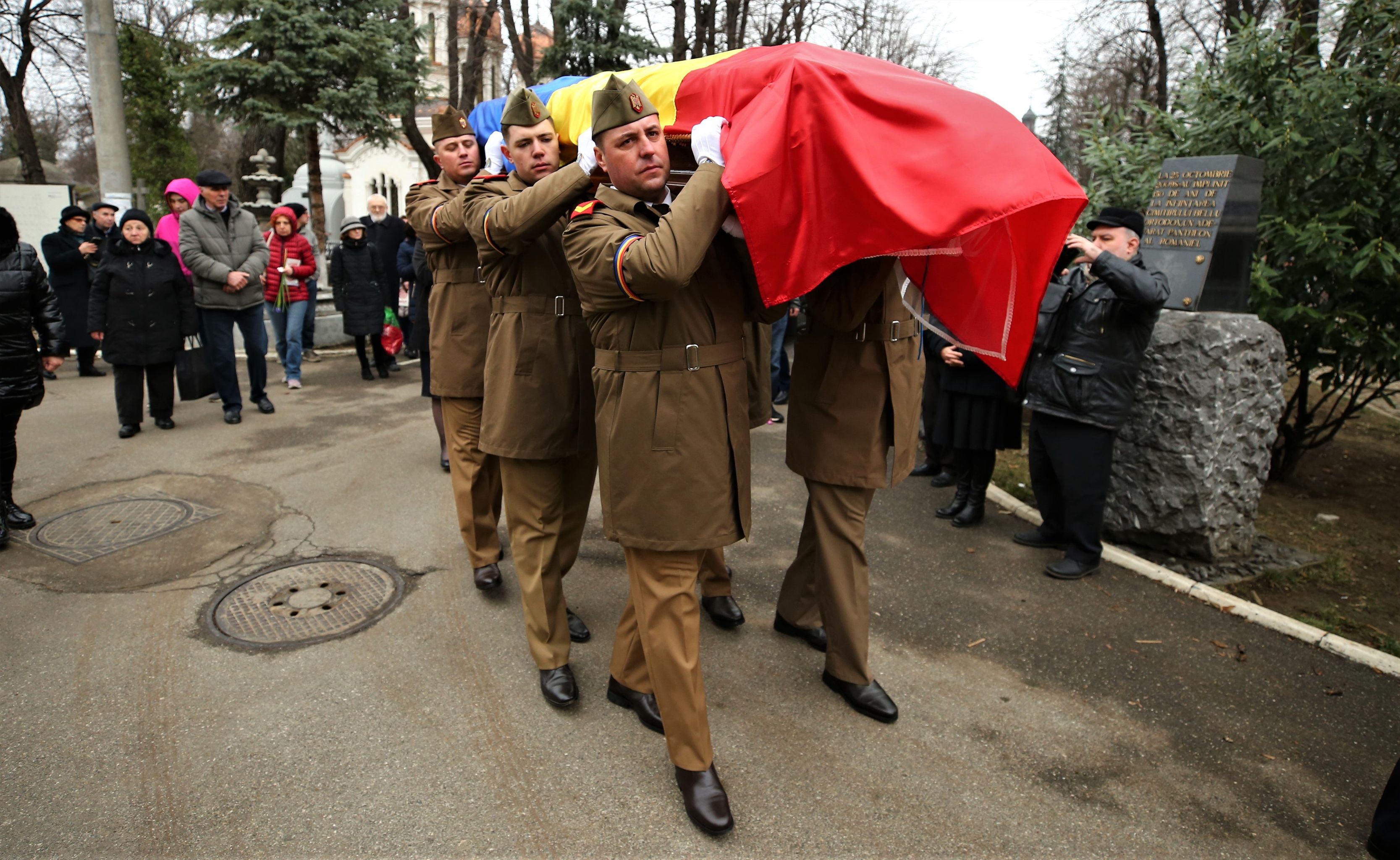 Filozoful Mihai Șora, înmormântat cu onoruri militare la Cimitirul Bellu