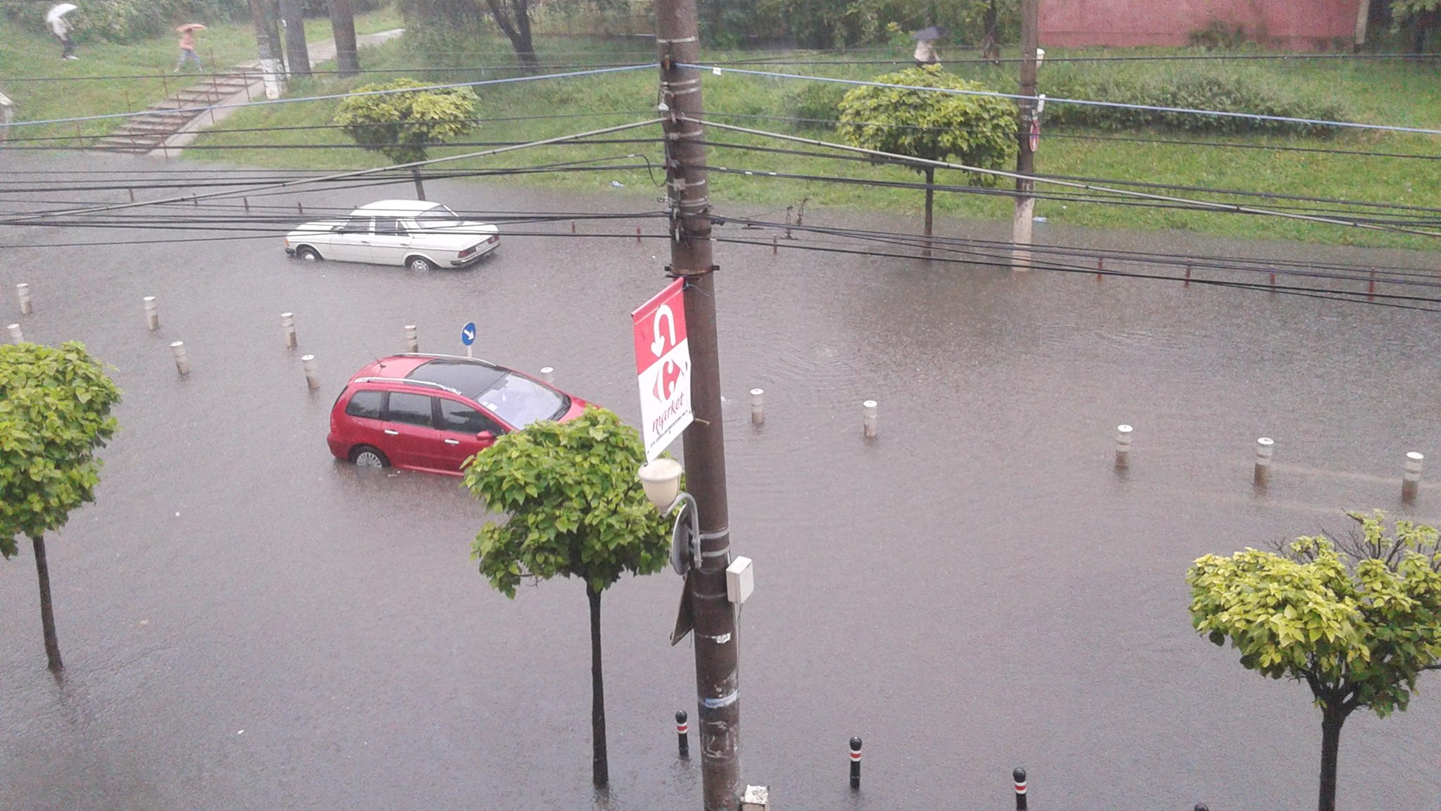 Haos total în Timișoara, după o ploaie torențială | La Cluj, DN1 și circulația feroviară au fost blocate