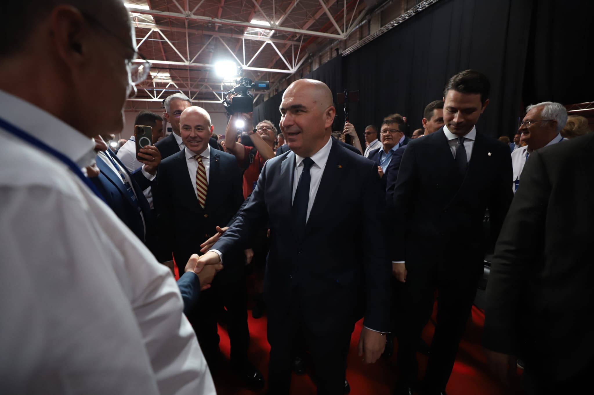 PNL a cerut suspendarea ședinței din Parlament din cauza prezenței abuzive a partidului pe lista Guvernului Veștea