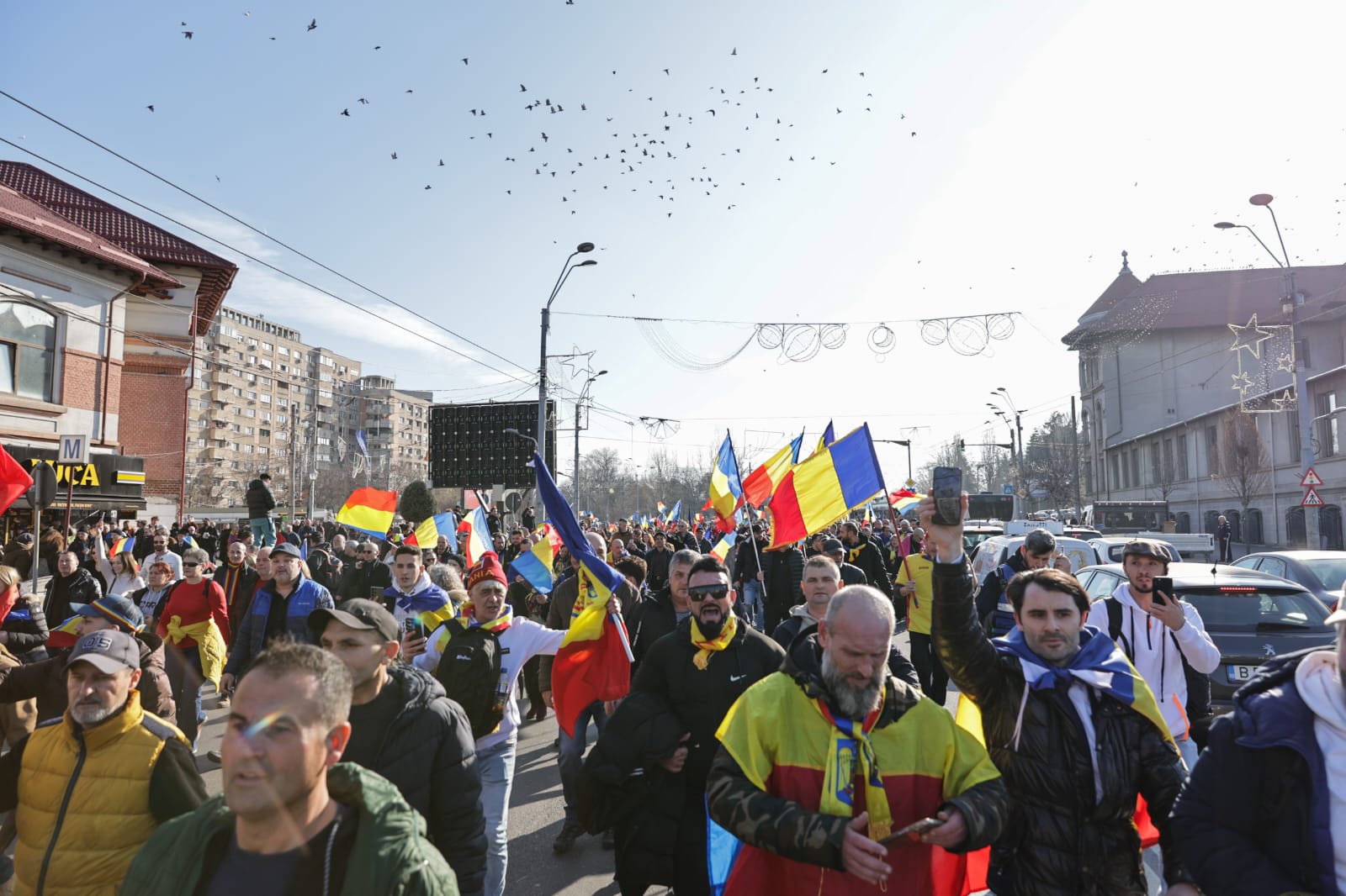 Călin Georgescu a fost înconjurat de mii de oameni la „Marea Horă a Unirii Neamului”: „Suntem legați pentru totdeauna ca frați și surori”