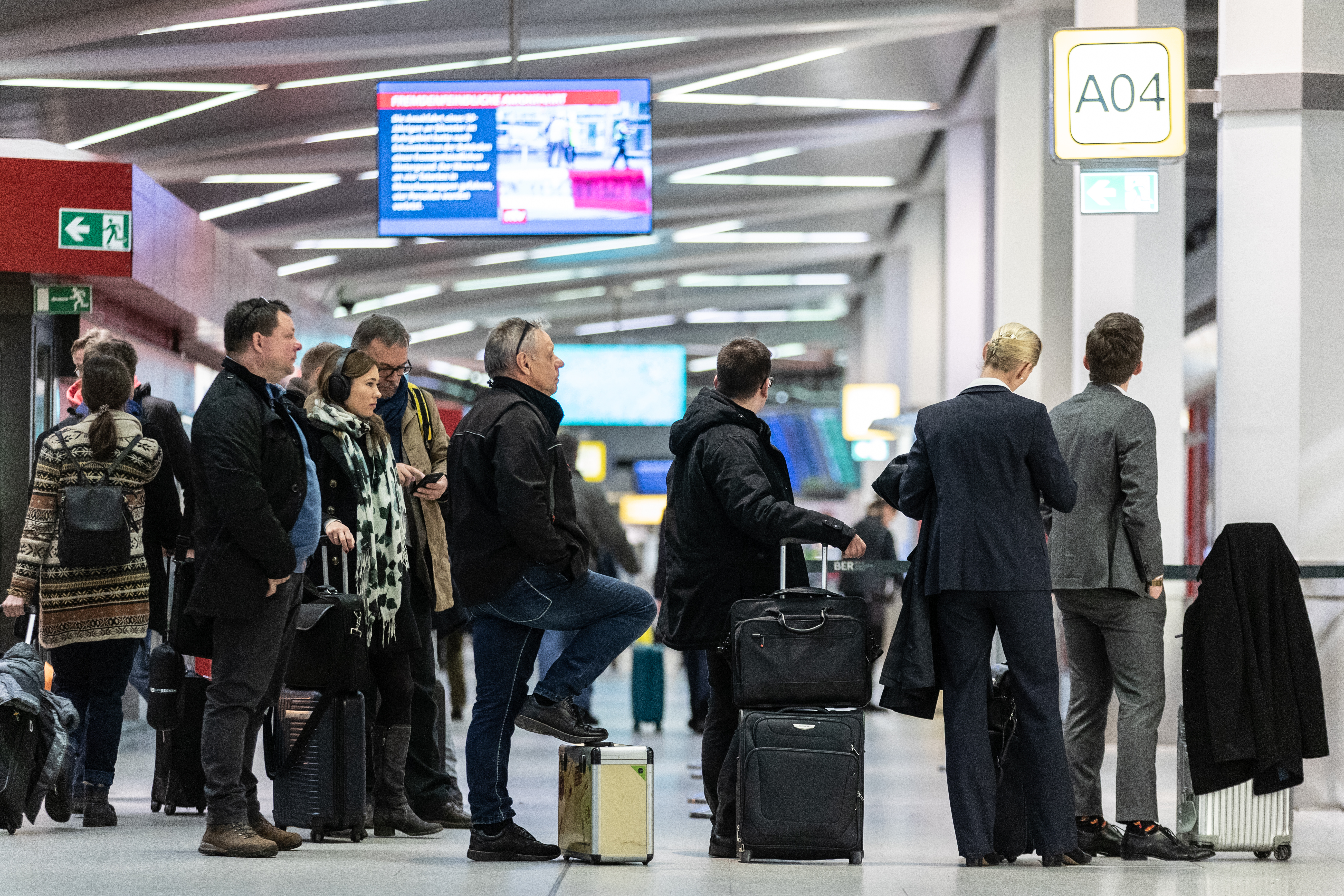 GALERIE FOTO / Grevă pe aeroporturile din Berlin. Aproape 75 de zboruri au fost afectate