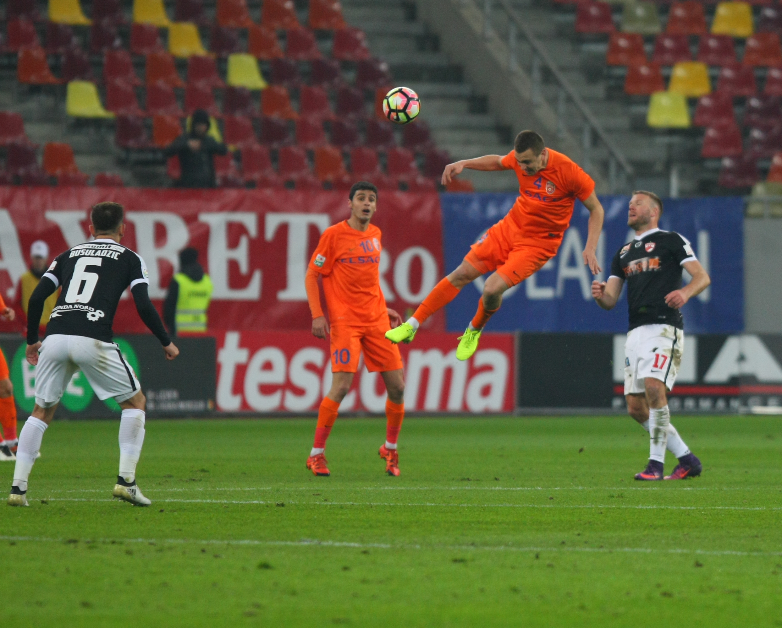 Liga 1, etapa a 24-a. Dinamo - FC Botoșani 1-0. Debut reușit pentru Contra, după un meci cu multe ocazii mari  | GALERIE FOTO