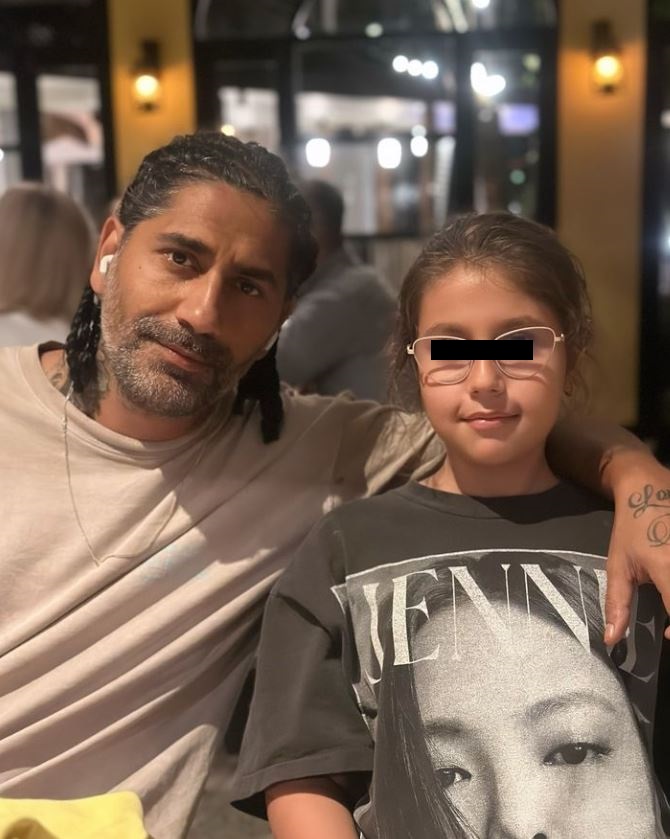 Cu ce se ocupă părinții lui Connect-R: „Mama vinde și acum ziare la tarabă, iar tata este un copil”. Cum a fost copilăria lui