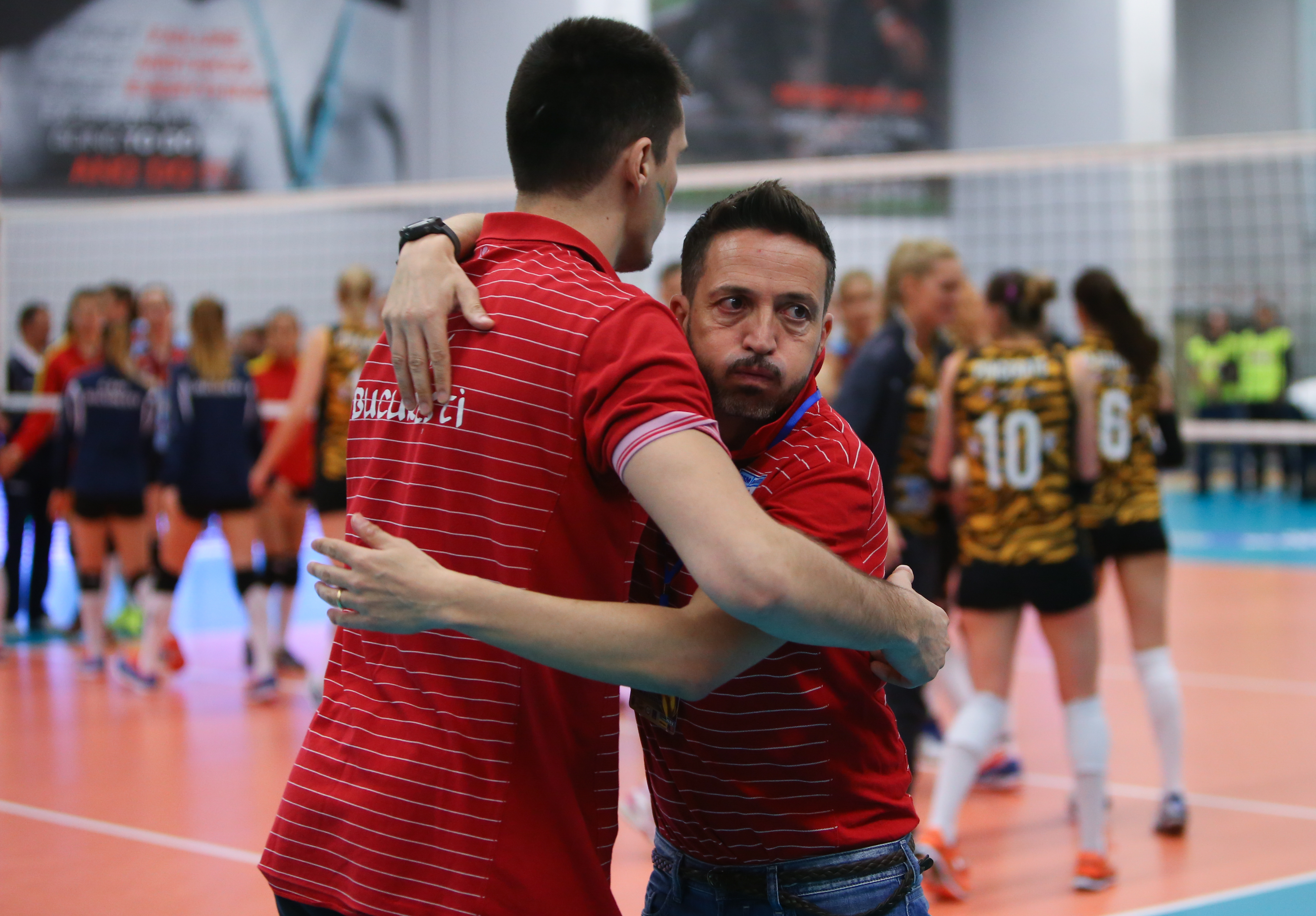 Antrenorul italian de la CSM București are o superstiție: ”Fetele iau sigur Cupa Challenge. E nevastă-mea în tribună la retur și îmi poartă noroc”