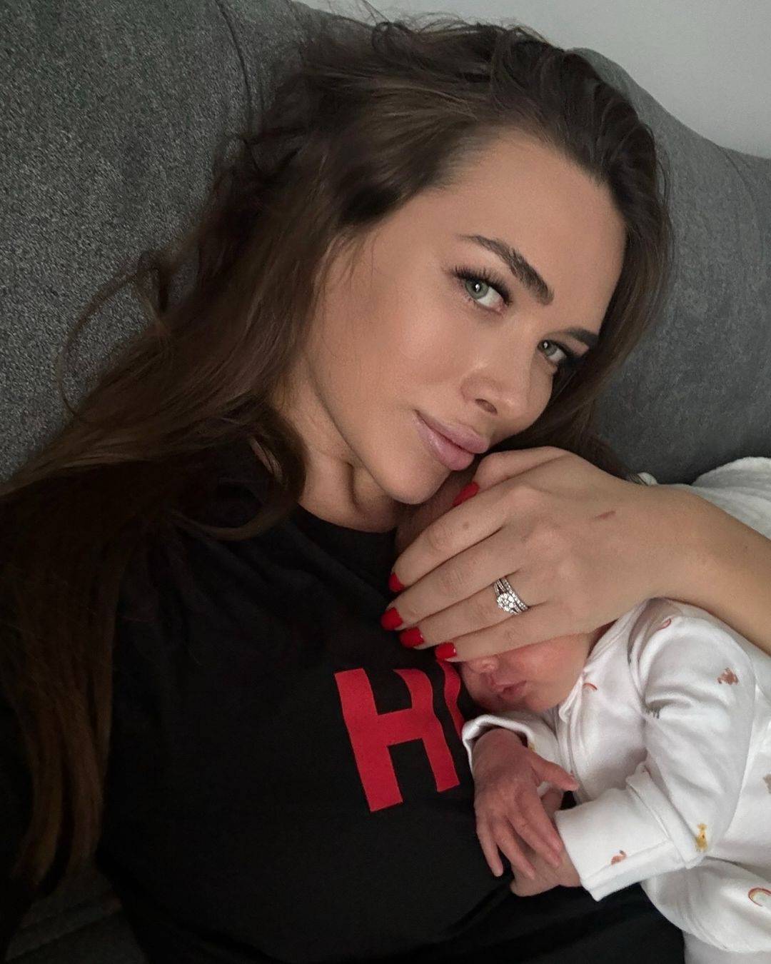 Iustina și Cornel de la Insula Iubirii, fotografii adorabile cu fetița lor. Ivana Nectaria a împlinit o lună