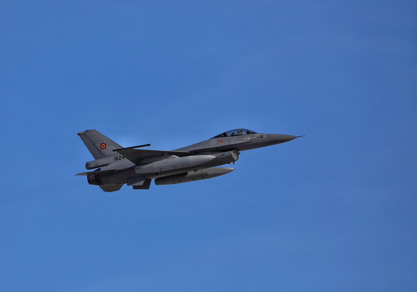 Primele trei avioane F-16 cumpărate din Norvegia au ajuns în România