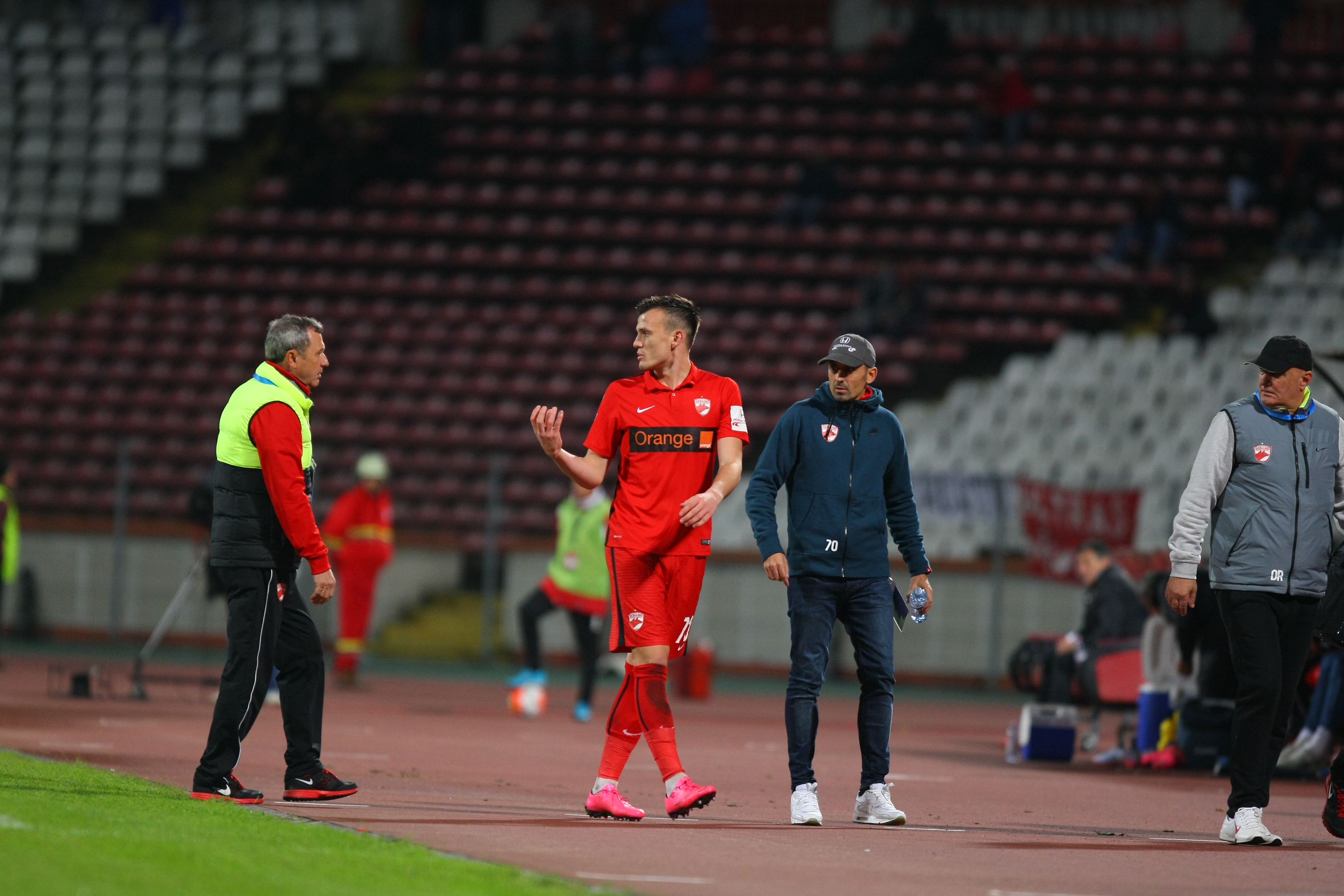 LIGA I LA FOTBAL, etapa a 14-a / Scandal după meciul Dinamo - ASA Tîrgu Mureș 2-1. ^Ardelenii protestează oficial printr-un comunicat în care reclamă un ”fault evident și lipsă de fair-play”! GALERIE FOTO