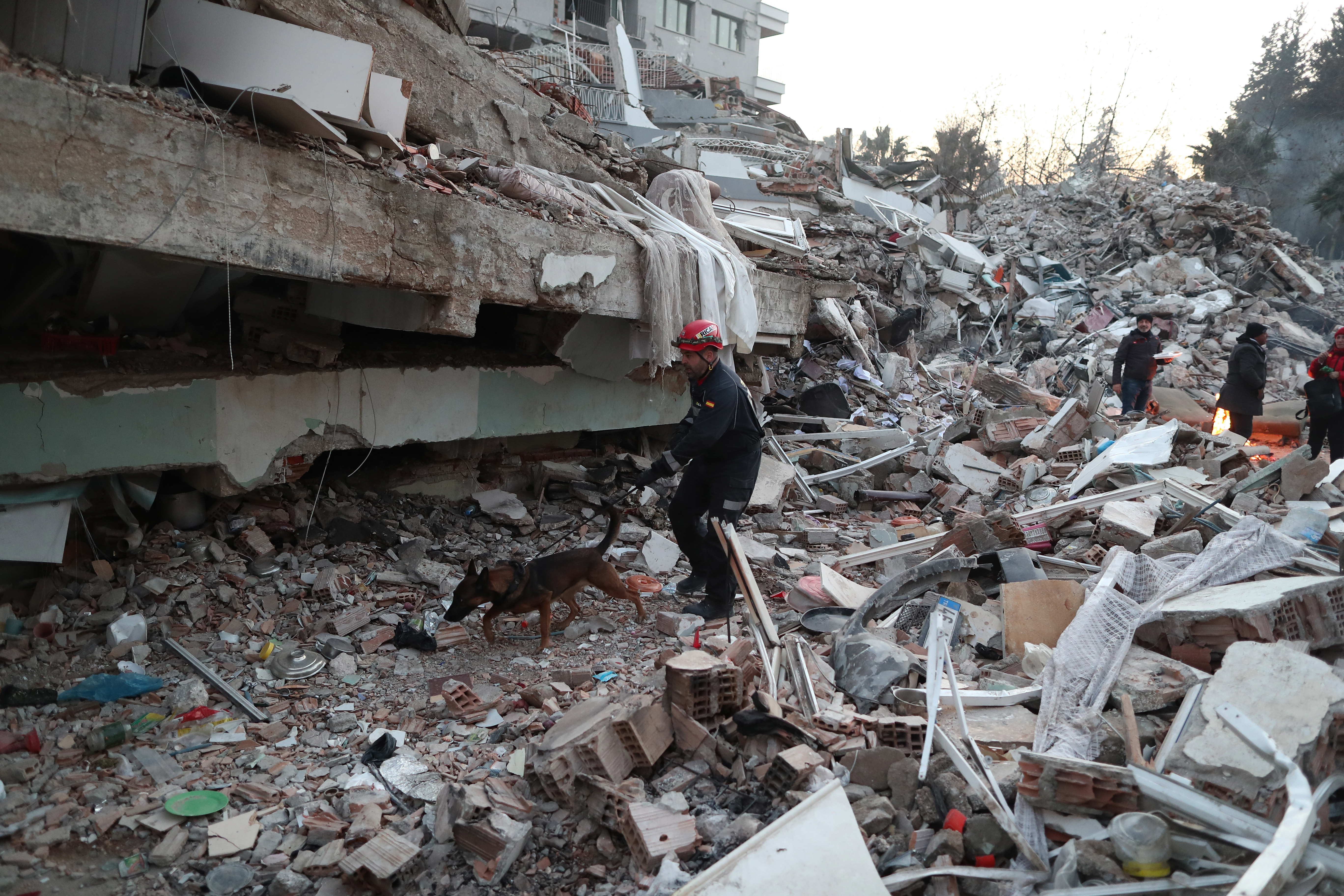 Bilanțul cutremurelor din Turcia și Siria crește dramatic. Cinci milioane de sirieni, „rămași fără adăpost”