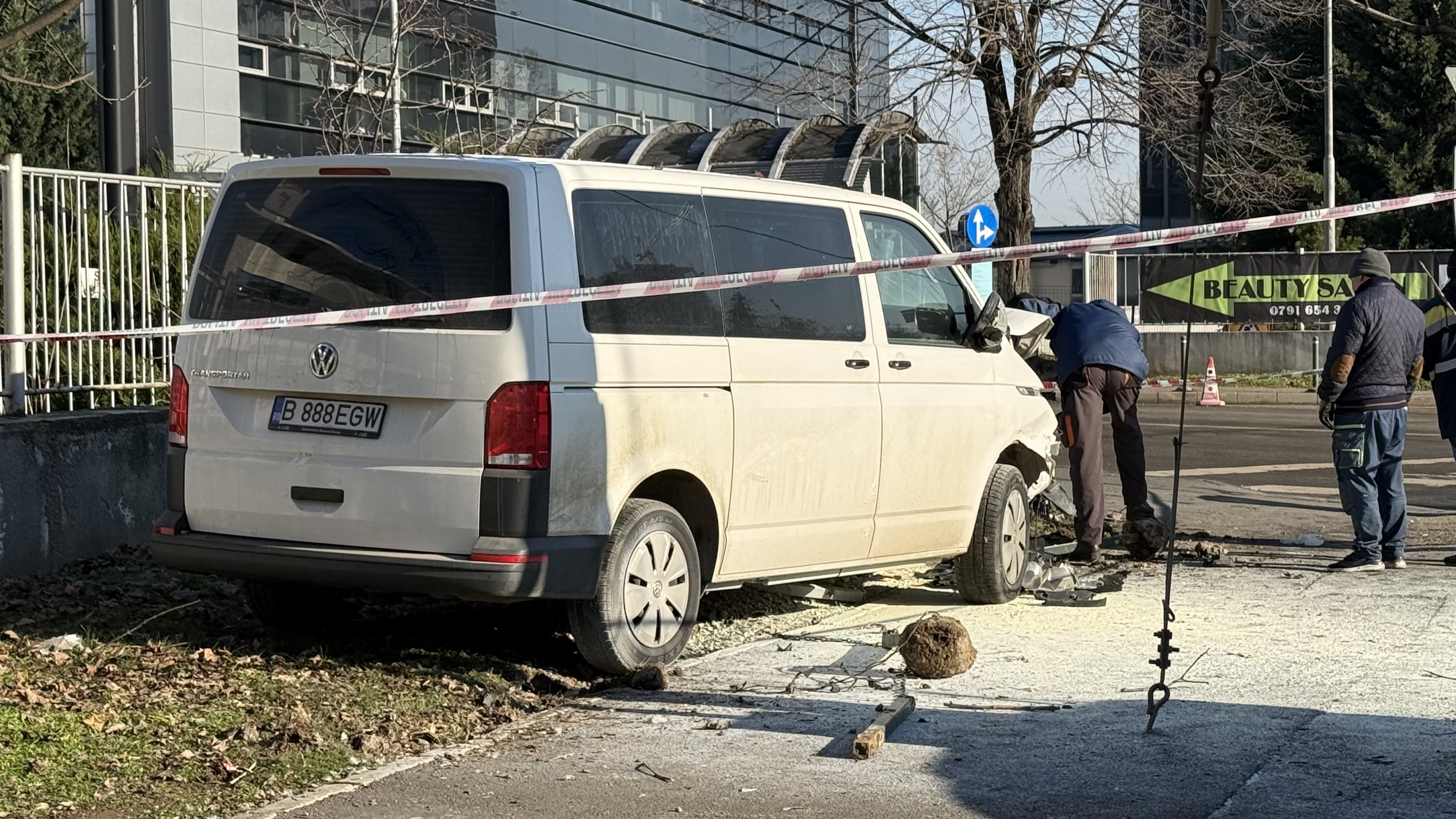 Femeie din București, spulberată de o mașină pe trotuar, pe Bulevardul Dimitrie Pompeiu. Șoferul nu era băut sau drogat