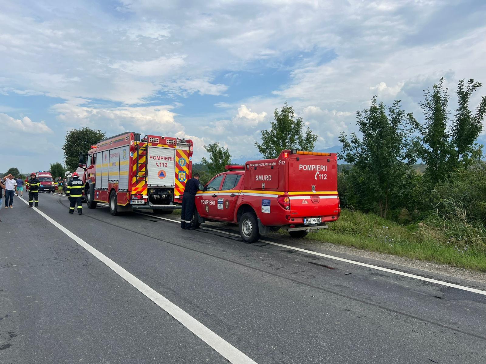 Accident între un microbuz și o mașină pe DN1, în județul Sibiu: trei oameni au ajuns la spital