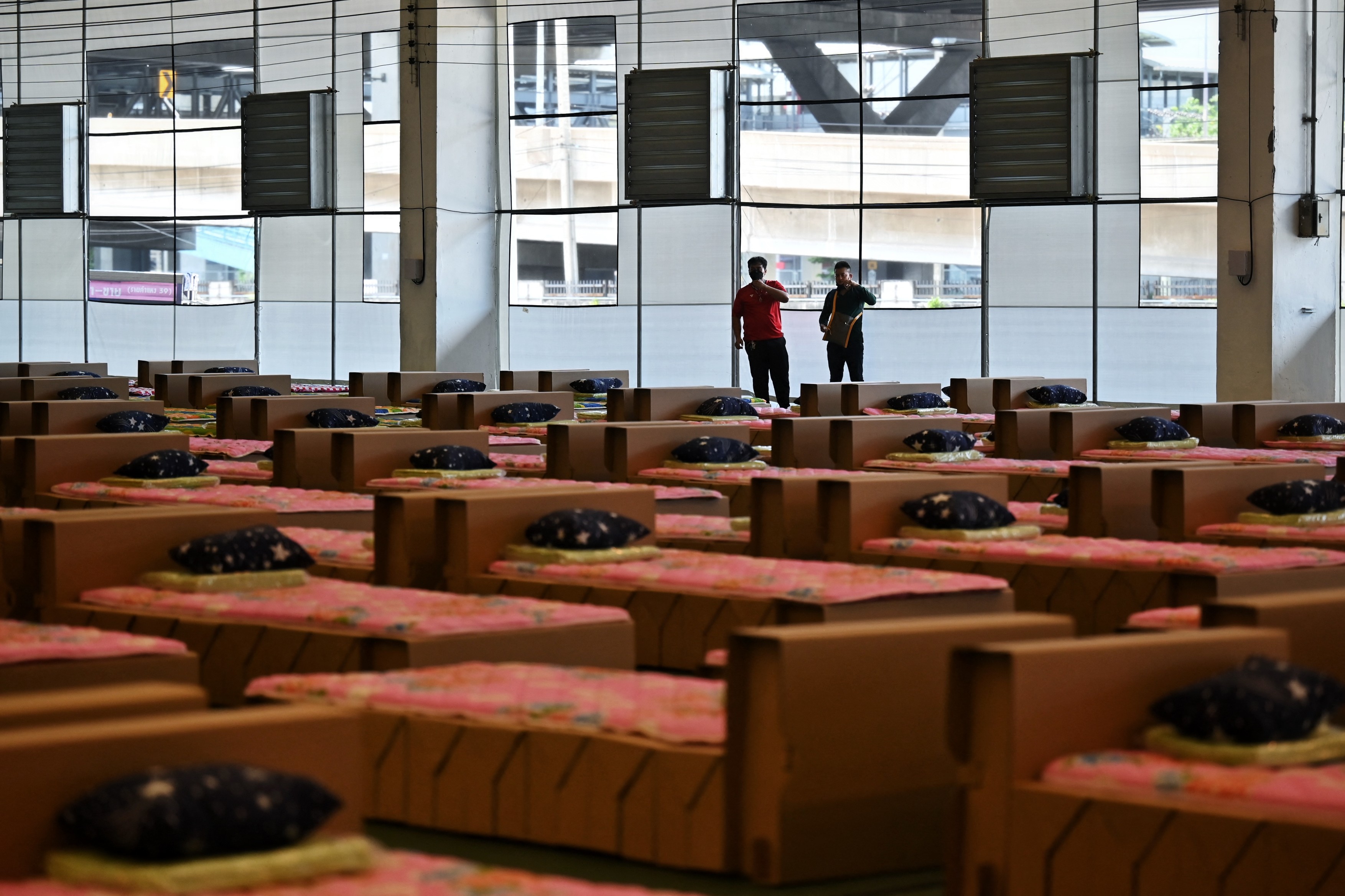 Spital COVID în aeroport și trenuri pe post de ambulanțe. Măsuri disperate în Thailanda, din cauza exploziei de infectări