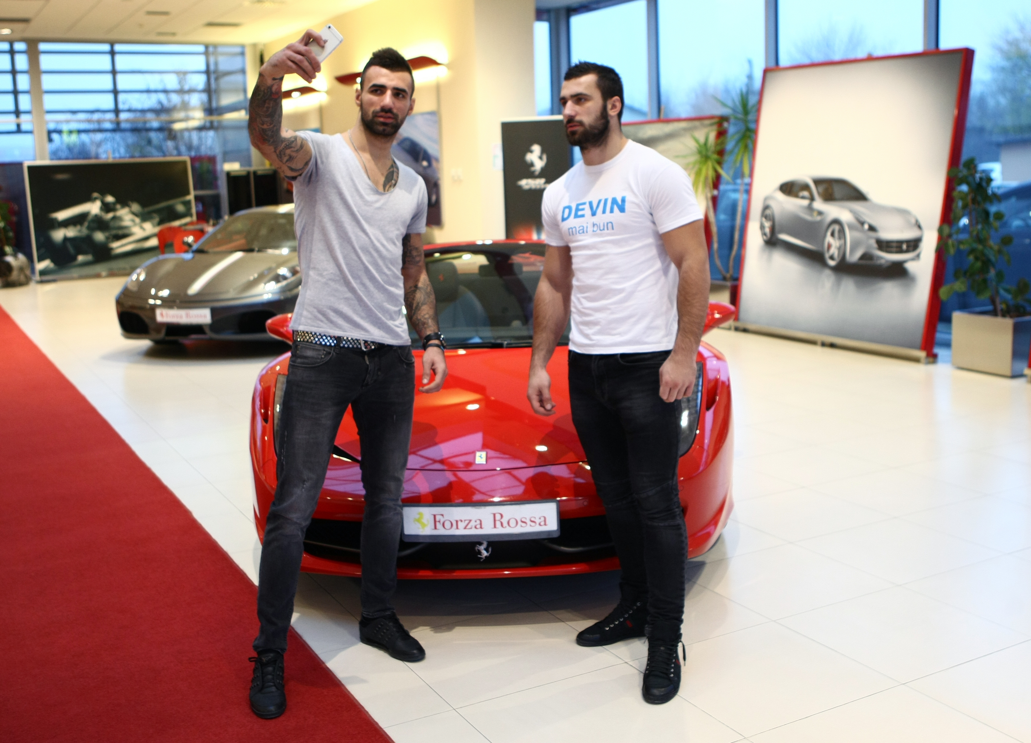 GALERIE FOTO / Fraţii Stoica s-au pregătit pentru gala de la Monza testând un Ferrari