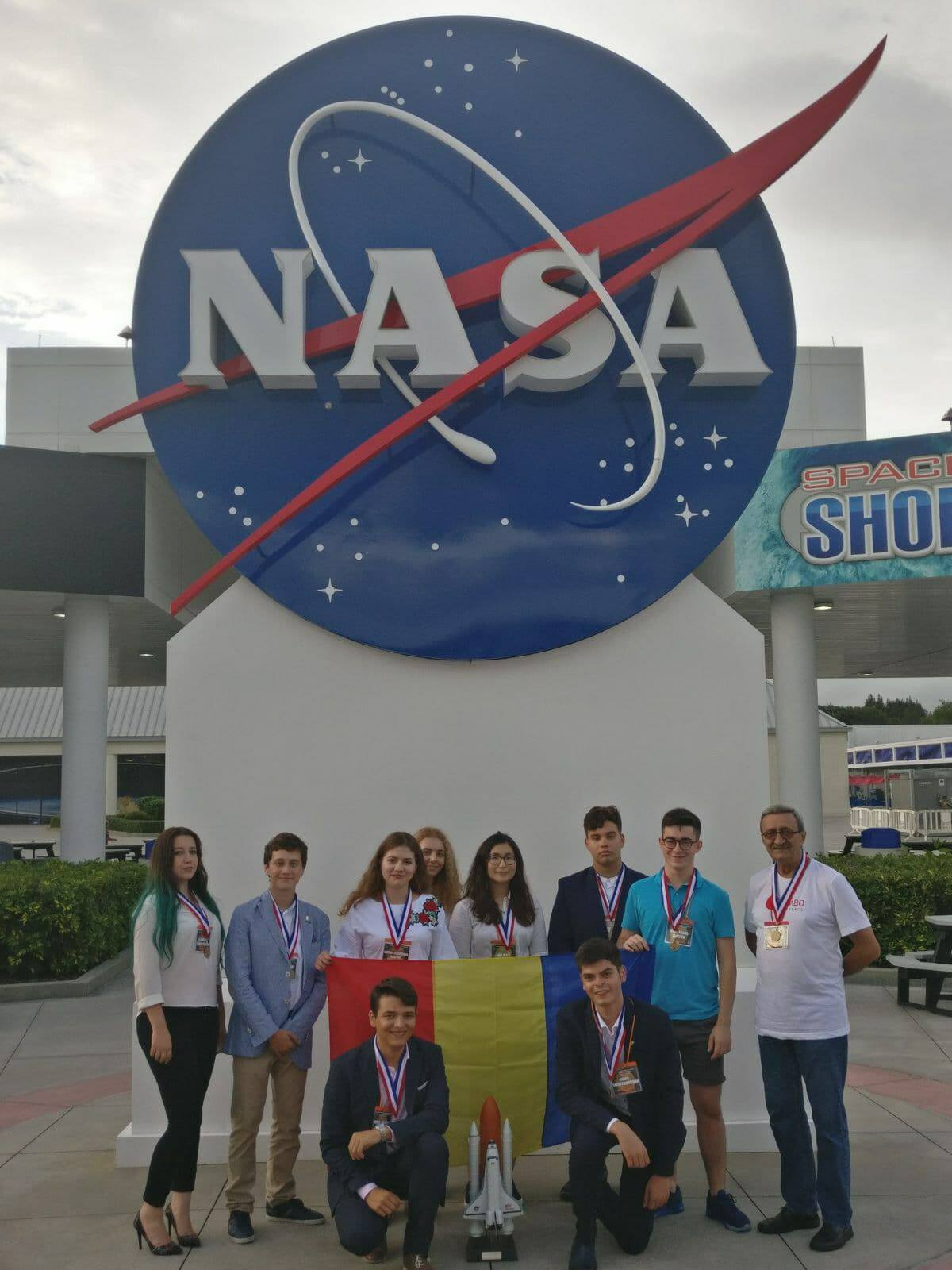 VIDEO. Profesorul Băraru face din elevi campioni la NASA. Au ajuns la Harvard și Cambridge