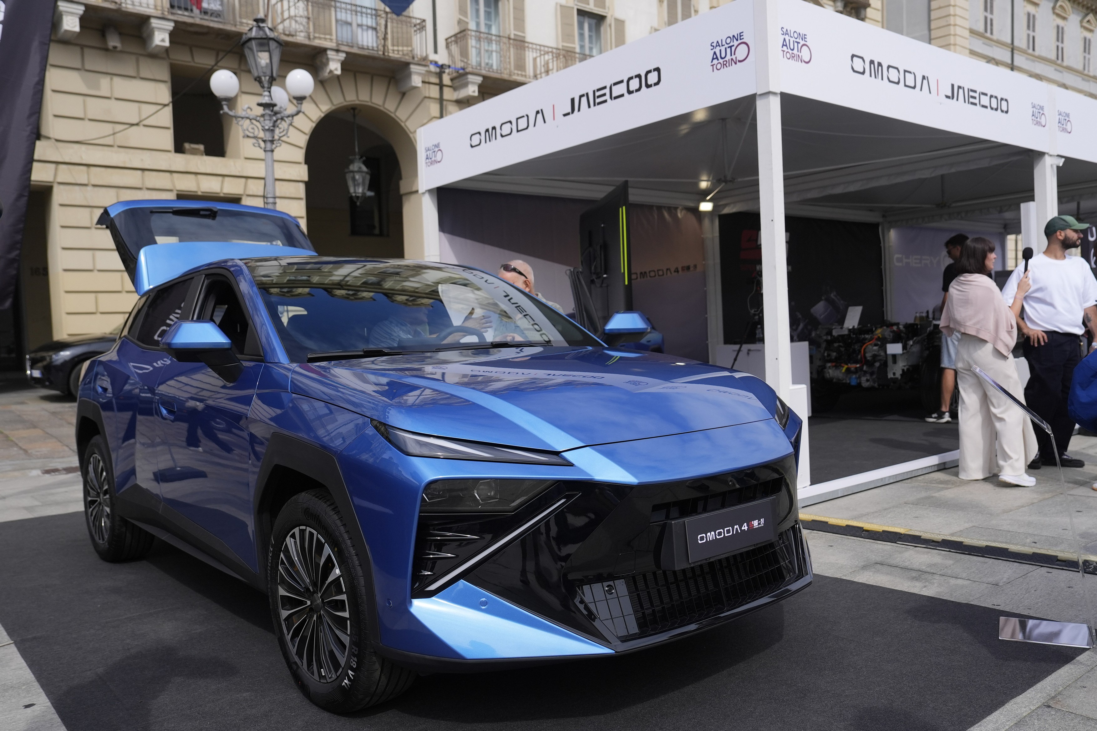 Kinezi sve jači na tržištu, a automobili sve "pametniji": Novi rizik više nije samo kvar, već i šta sve može softver (VIDEO)