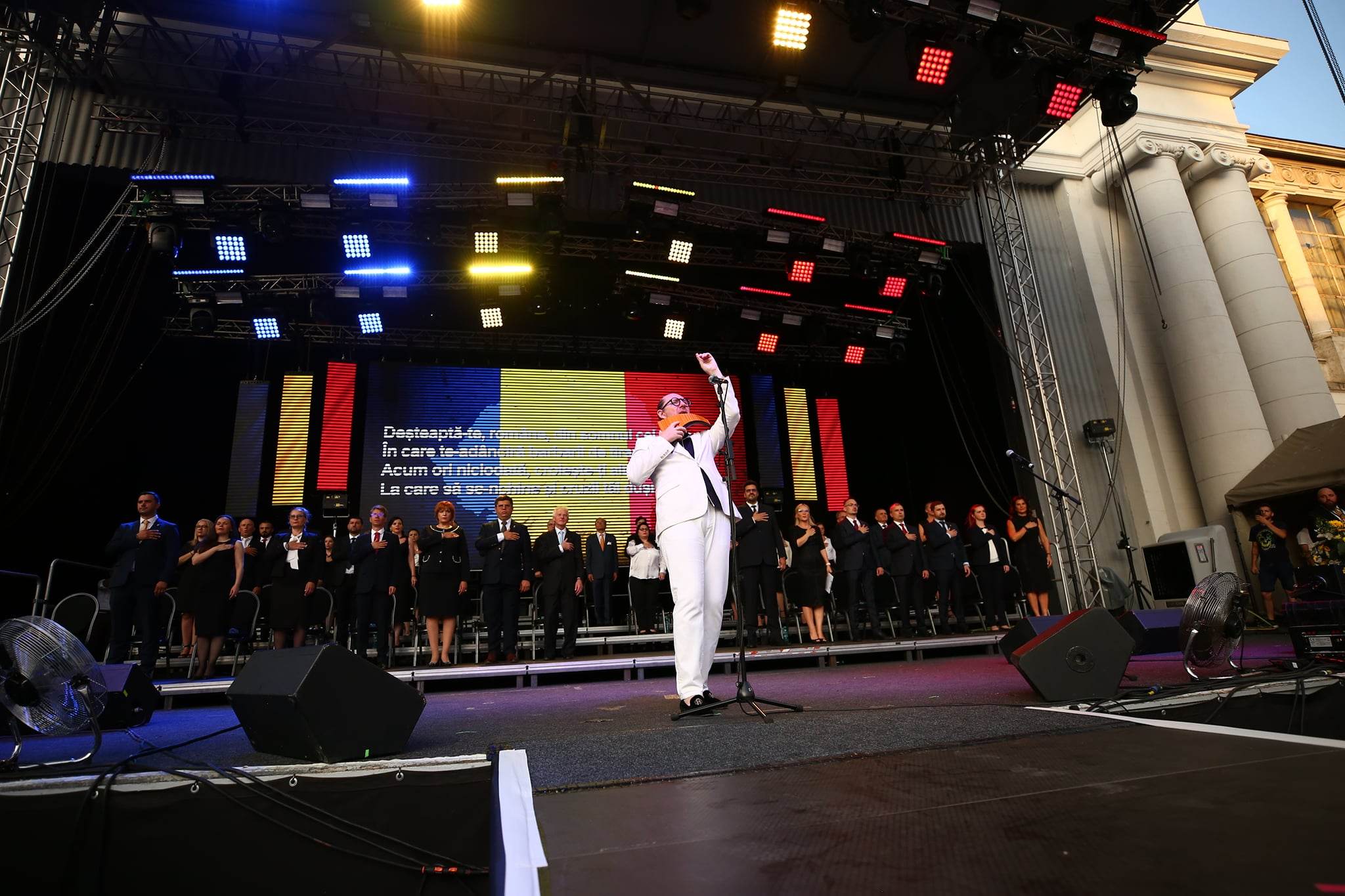AUR și-a lansat candidații la europarlamentare în fața a mii de susținători. Simion: Dacă Viktor Orban își face temele, s-ar putea să-l vrem în proiectul nostru european