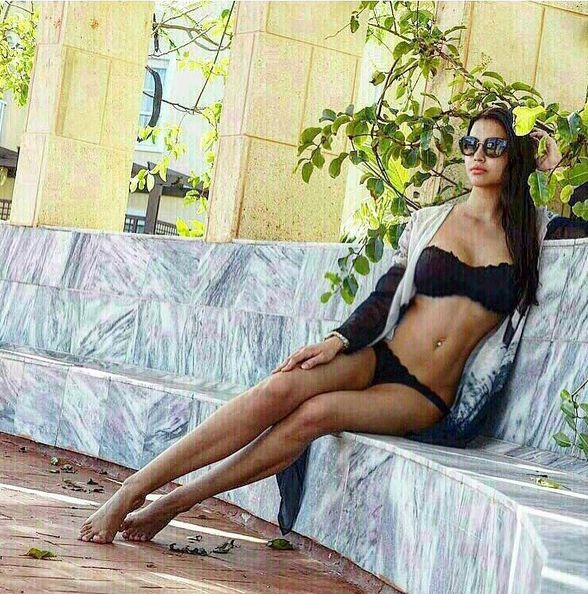 Sandra lui Mutu, pictorial incendiar în costum de baie | FOTO