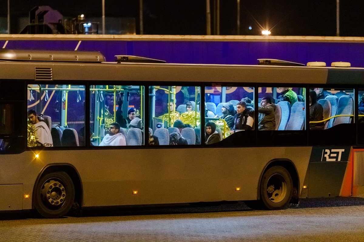Șoferul român care avea în TIR 25 de oameni aproape morți, achitat inițial, condamnat la ani grei de închisoare, la apel