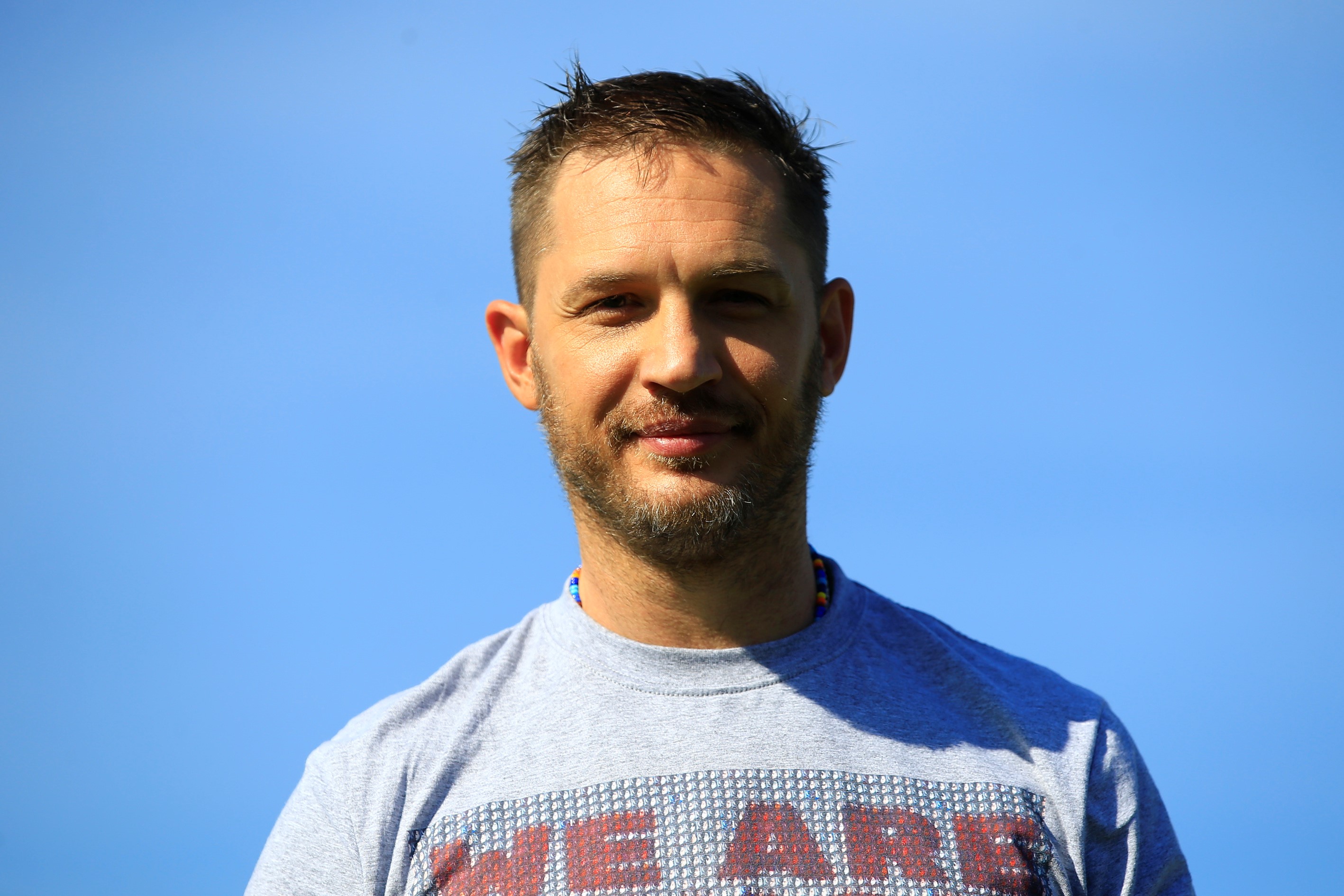 Tom Hardy a fost concediat din distribuția serialului „MobLand” și nu va mai apărea în sezonul 3. Decizia neașteptată luată de producători