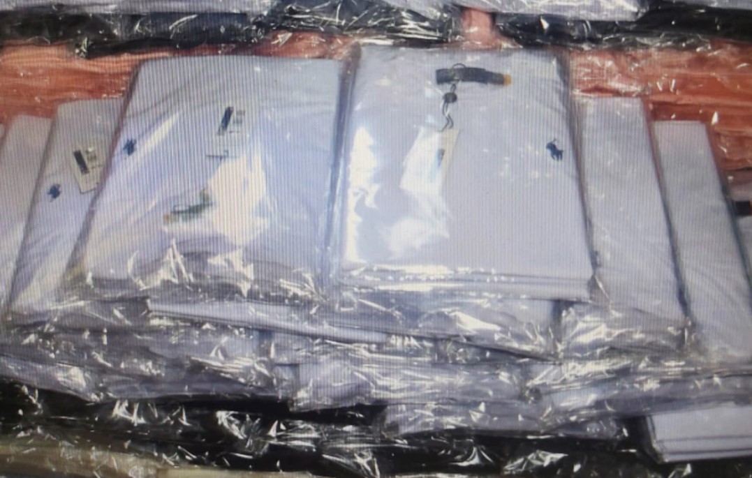 „Regele fake-urilor” a fost prins cu peste 17.000 de haine contrafăcute de la Nike, Polo, Boss și alte branduri și arestat în Serbia