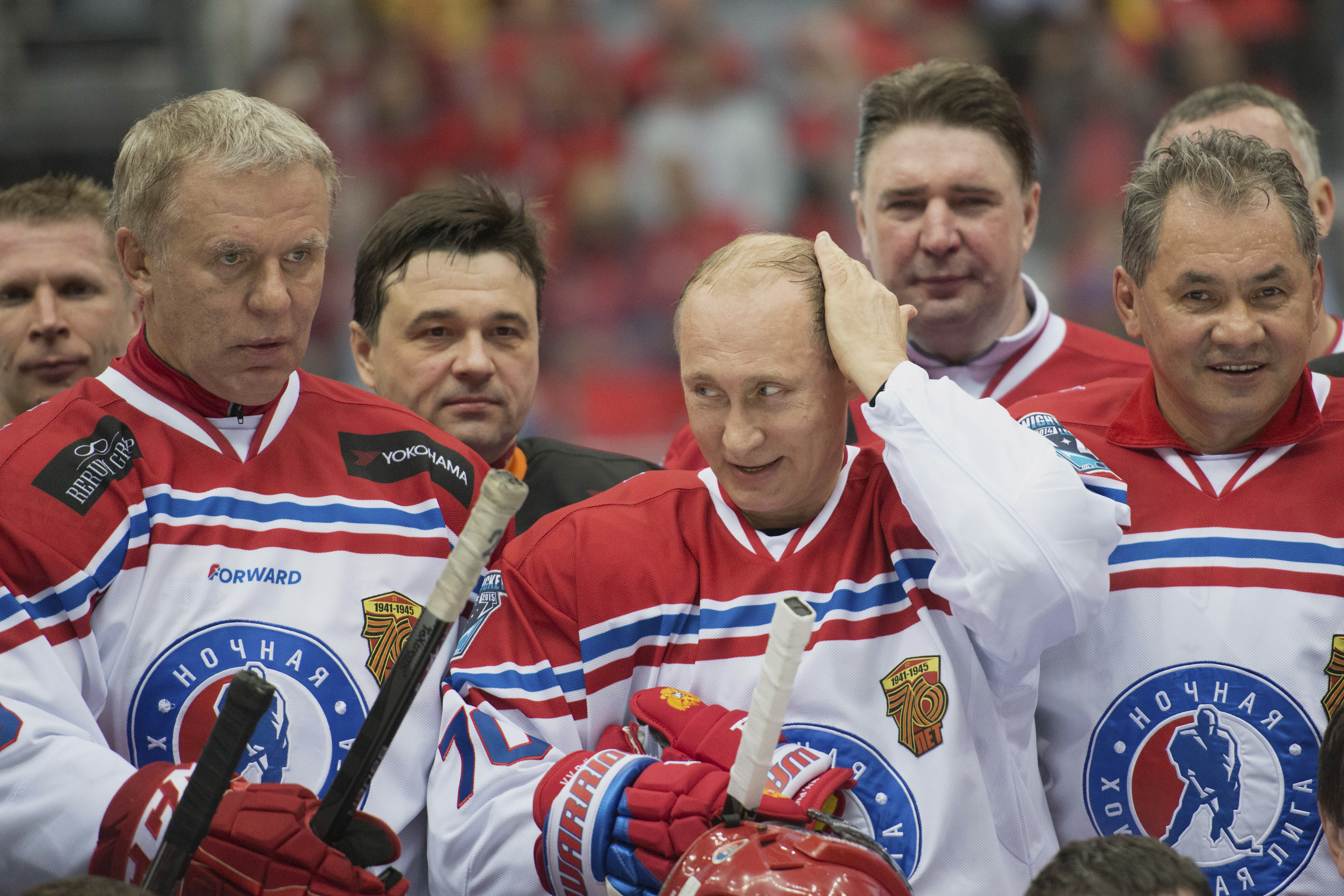 Război pe gheaţă cu Vladimir Putin. Adversarii au "capitulat" / GALERIE FOTO&VIDEO