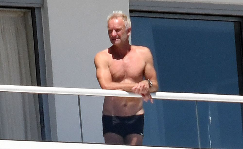 Sting arată senzațional la 66 de ani. Și-a etalat corpul plin de mușchi la balcon |FOTO