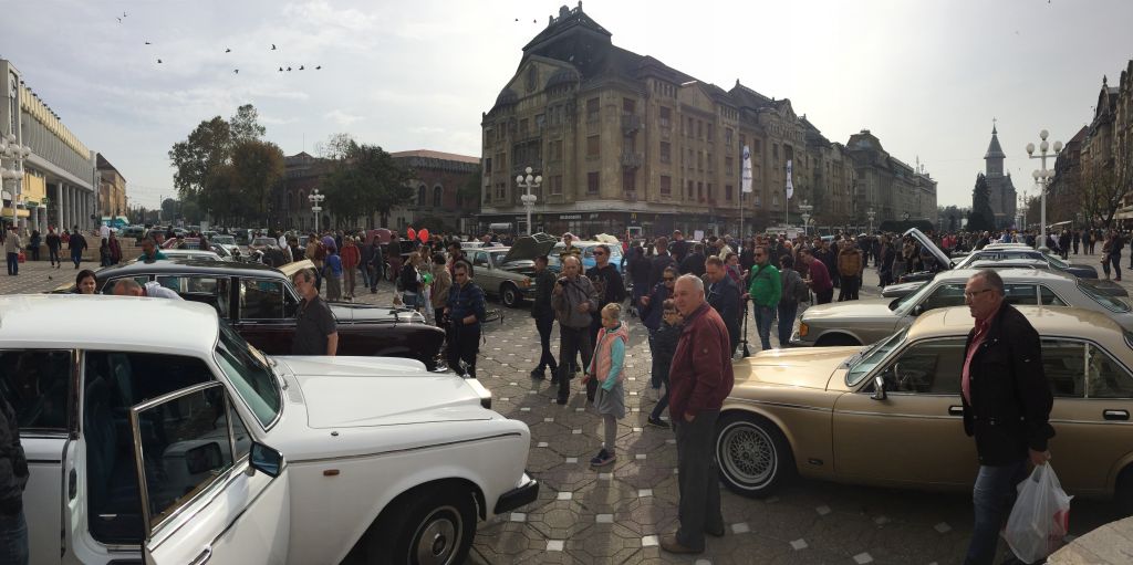 Mașina folosită de Robert Redford în filmul Havana, la Timișoara. E o replică, dar bijuteria a făcut furori printre iubitorii de mașini de epocă