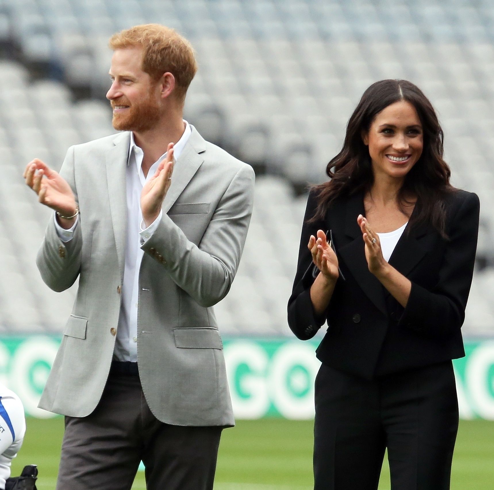 FOTO | Meghan Markle, primul turneu regal alături de prințul Harry. A purtat cinci ținute pe parcursul a 24 de ore