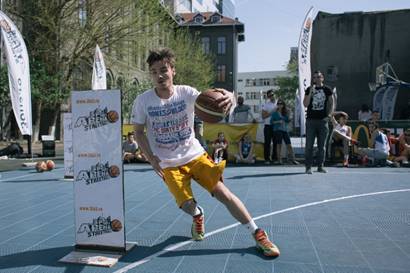 Înscrie-te la Sprite Streetball Battle, ia-ţi tricoul şi prietenii şi hai la joacă!
