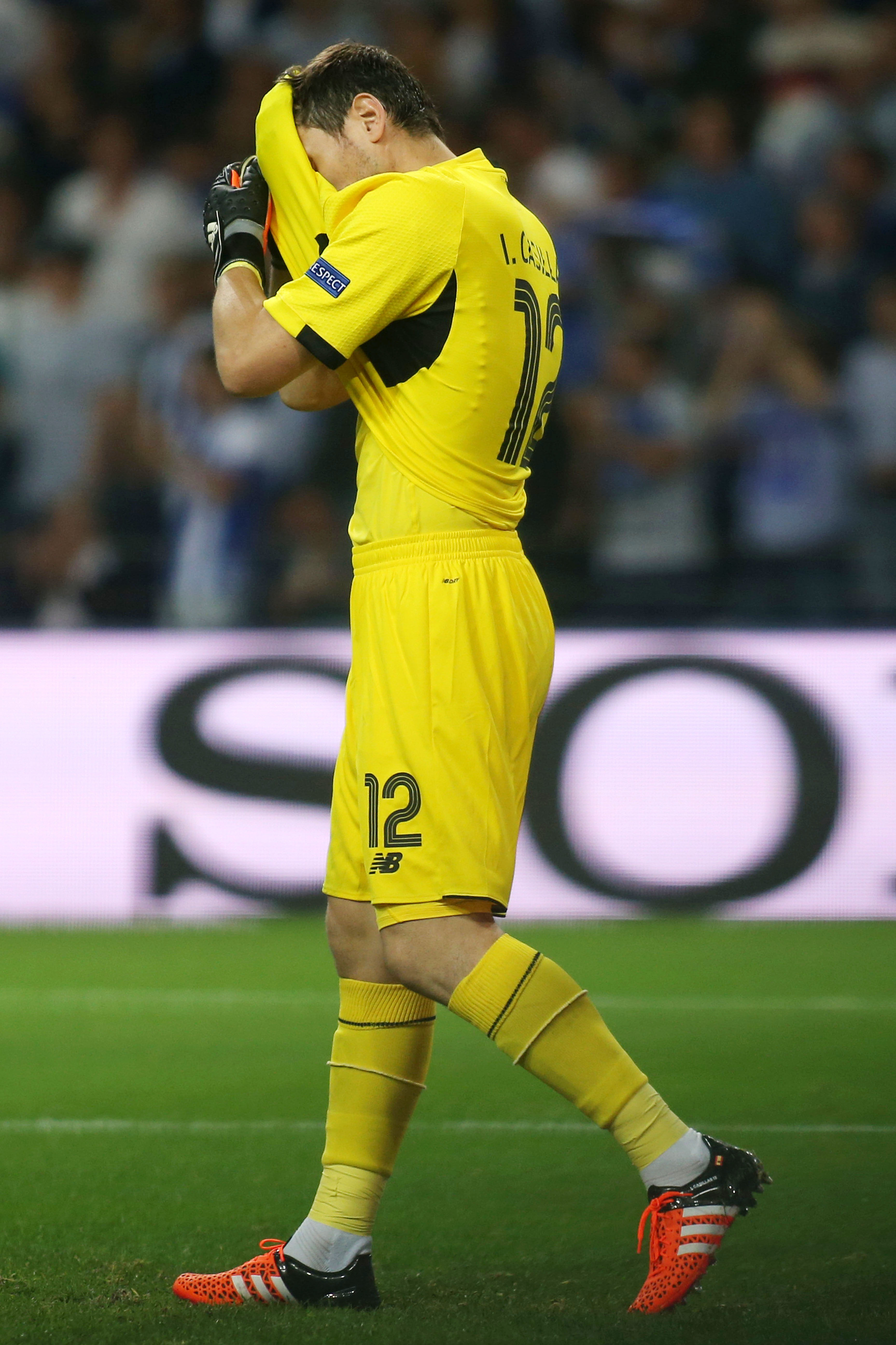 Liga Campionilor, etapa a II-a: Ce măcel, pentru Măţel! Fundaşul român a greşit la primul gol marcat de Bayern Munchen. Barcelona a suferit enorm fără Messi. Rezultat-bombă în Belarus. Jose Mourinho nu s-a simţit ca acasă la Porto, Chelsea a "furat-o" / GALERIE FOTO