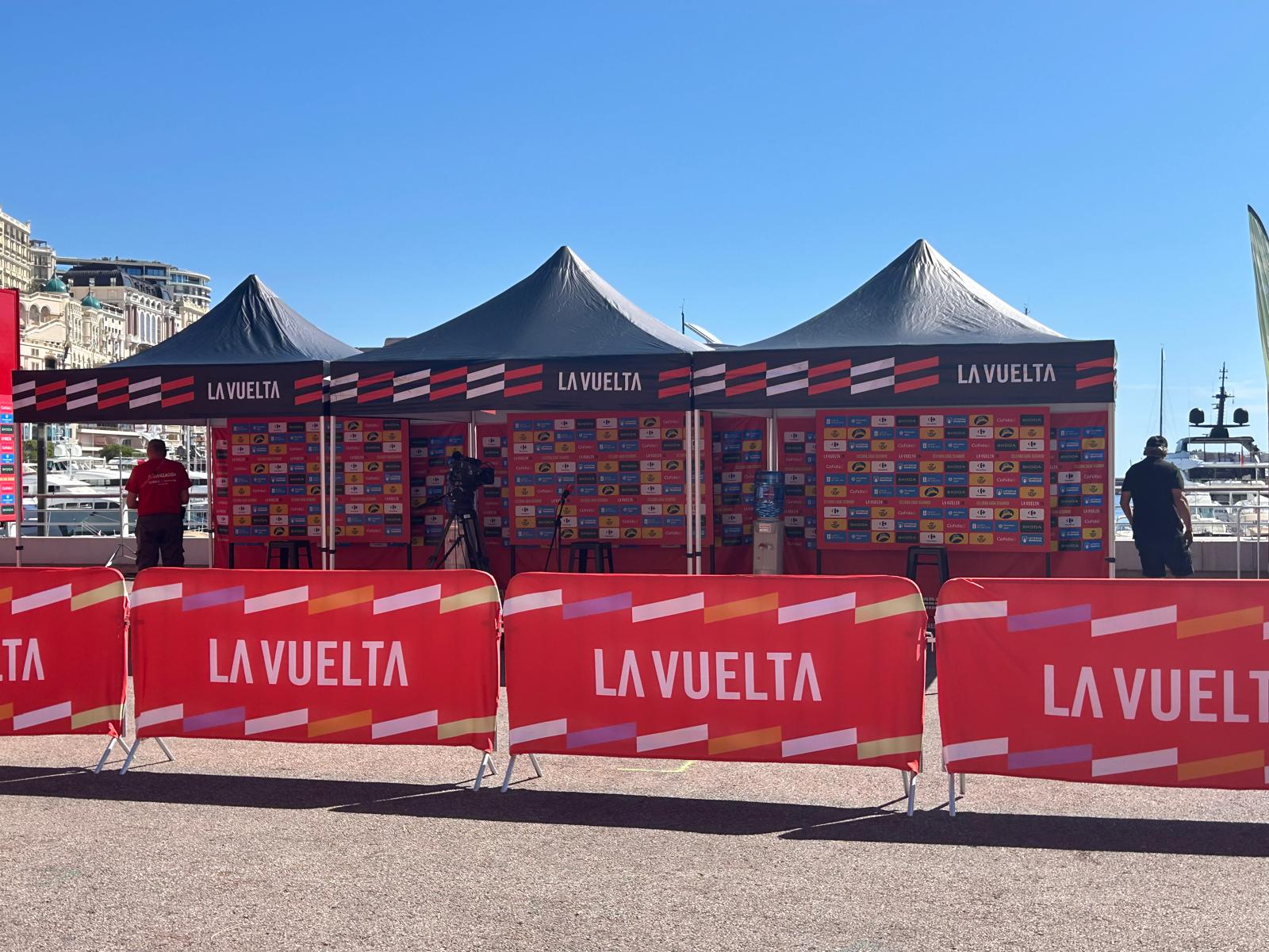Echipele și-au blindat camioanele în care țin biciclete de 200.000 de euro, din cauza hoților români și bulgari: „Bande organizate au dat multe lovituri”. Reportaj în Port Hercule din Monte Carlo, înaintea startului La Vuelta 2026