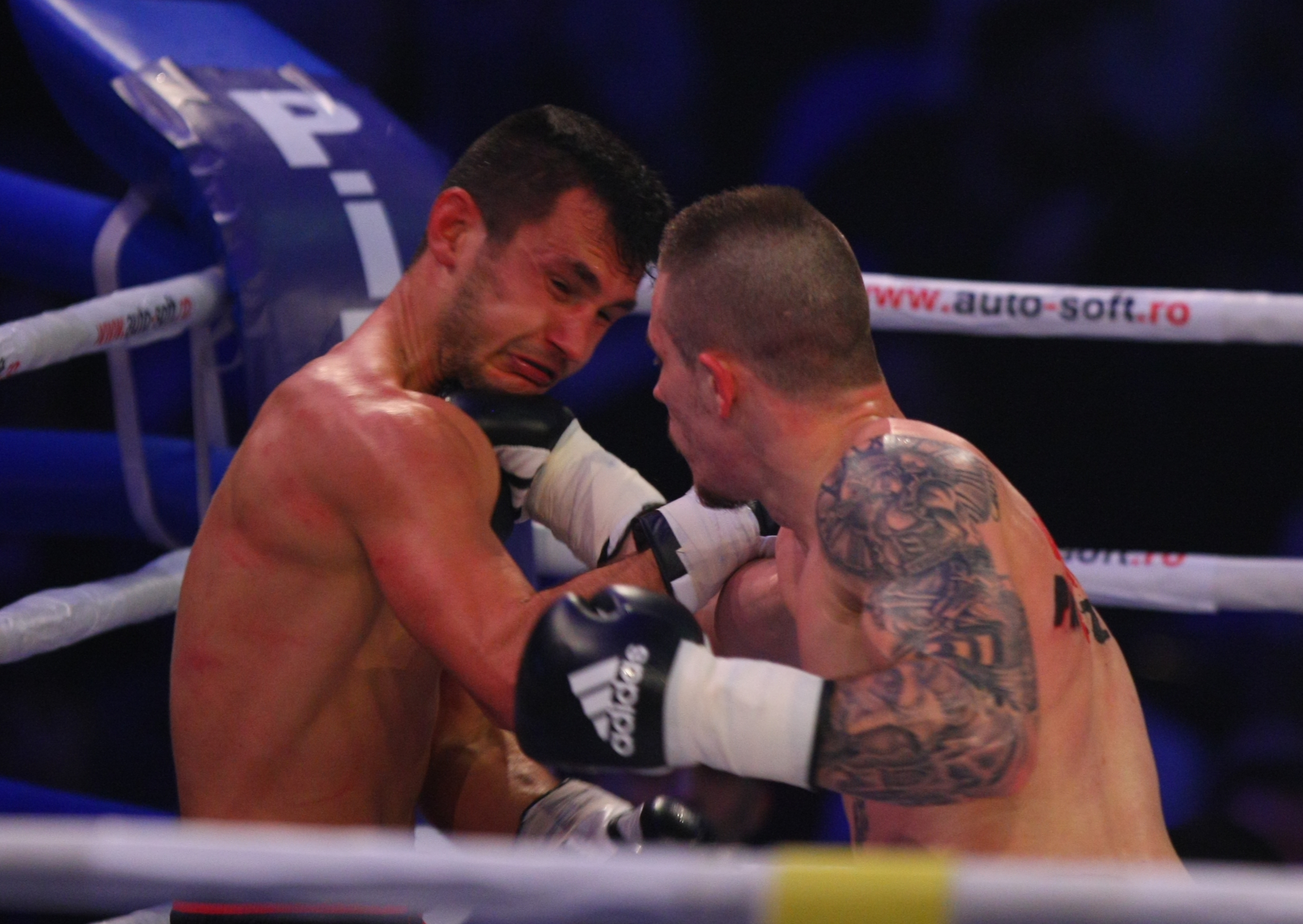 Meciul în urma căruia Amansio Paraschiv a devenit campion mondial Superkombat New Heroes! VIDEO& FOTO