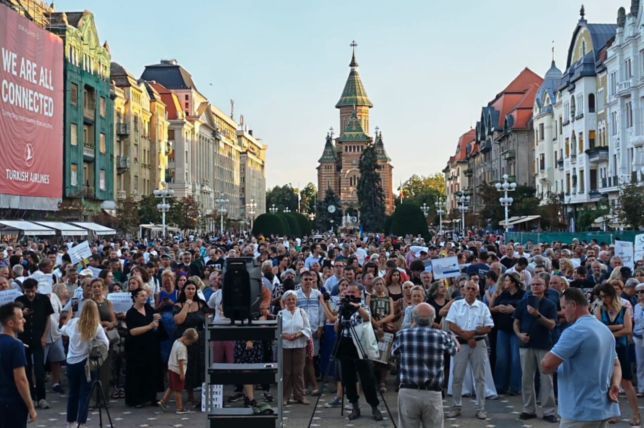 Câți oameni au manifestat la Timișoara pentru Dominic Fritz, care le-a cerut să „scrie pe social media despre revolta” lor și să iasă la protest după decizia CCR