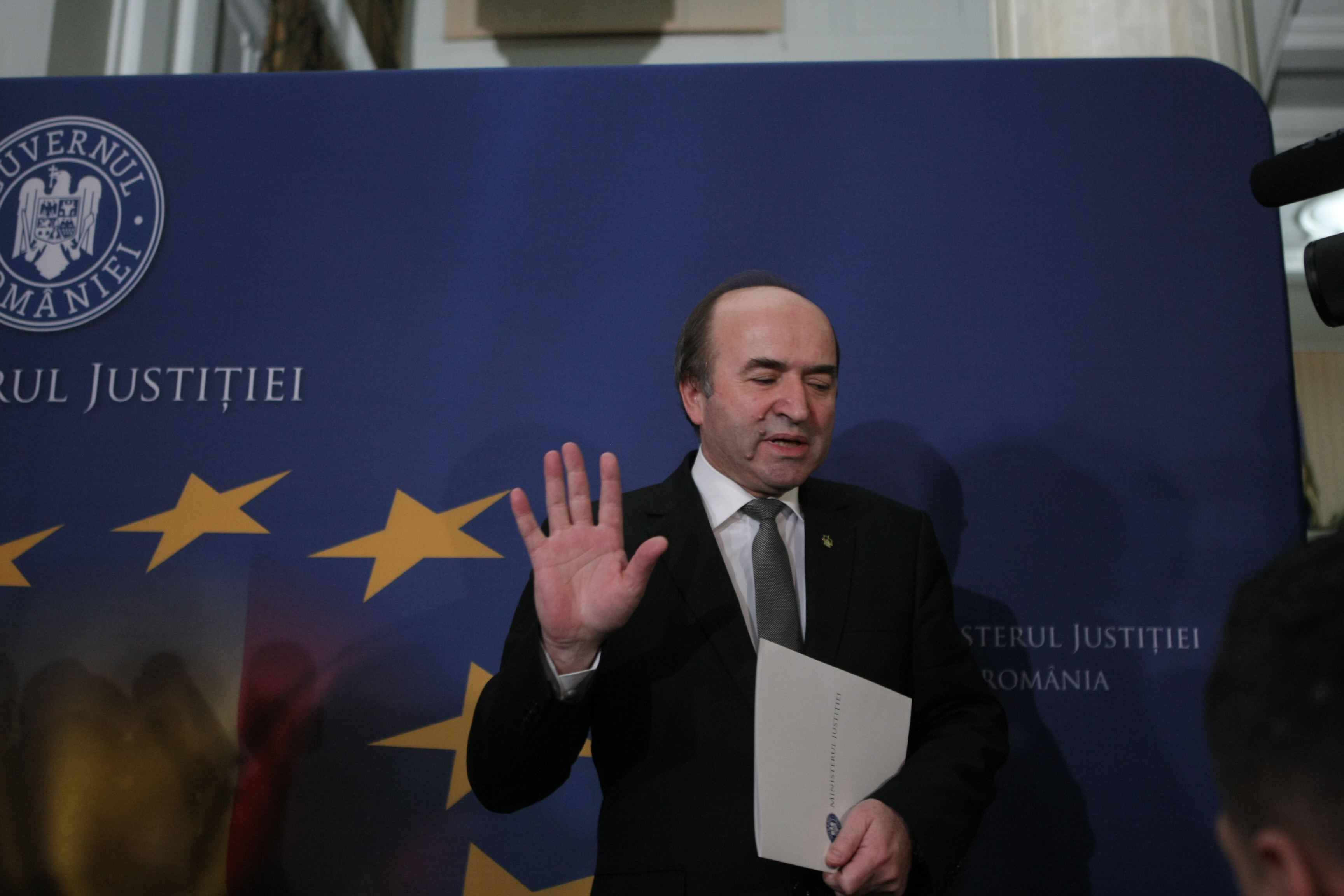 UPDATE. Tudorel Toader: "Voi prezenta un raport în Parlament, joia viitoare, cu referire la activitatea DNA"
