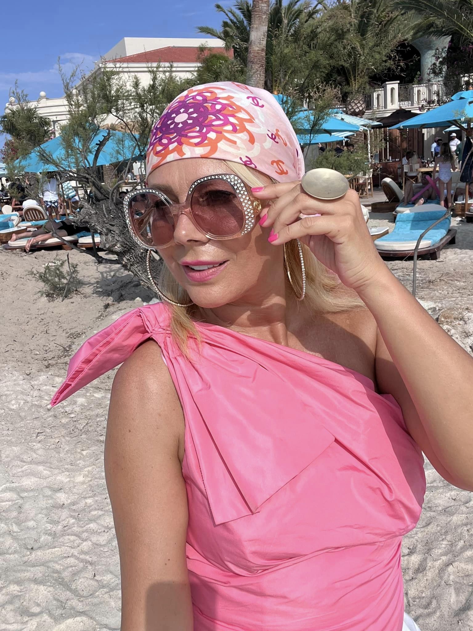 Cum a reacționat Dana Săvuică atunci când i s-a propus să pozeze în revista Playboy. Se întâmpla în 1999, când vedeta avea o agenție de modele