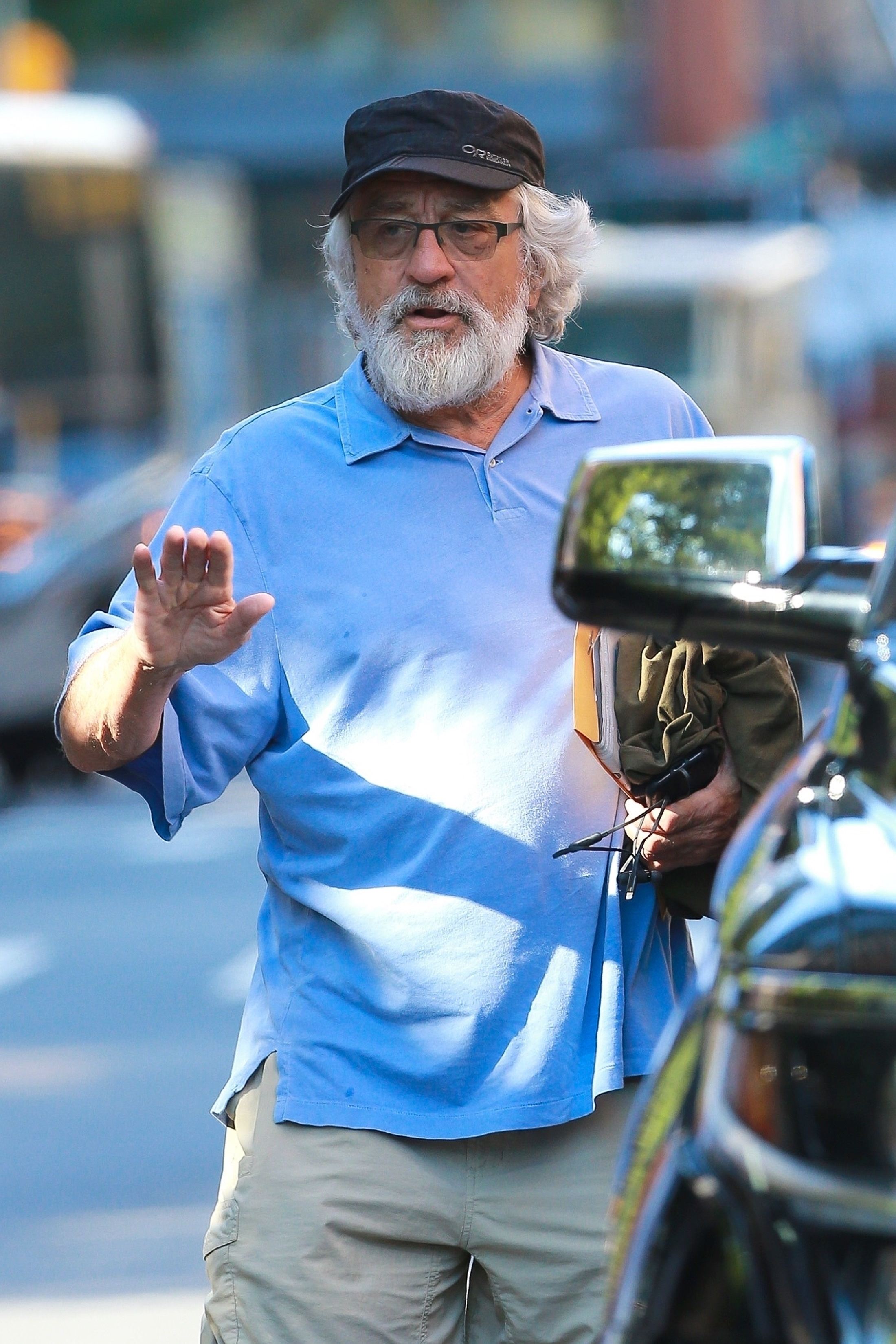 Robert De Niro, la 75 de ani, așa cum nu l-ai mai văzut. Cu barbă albă și părul lung | FOTO