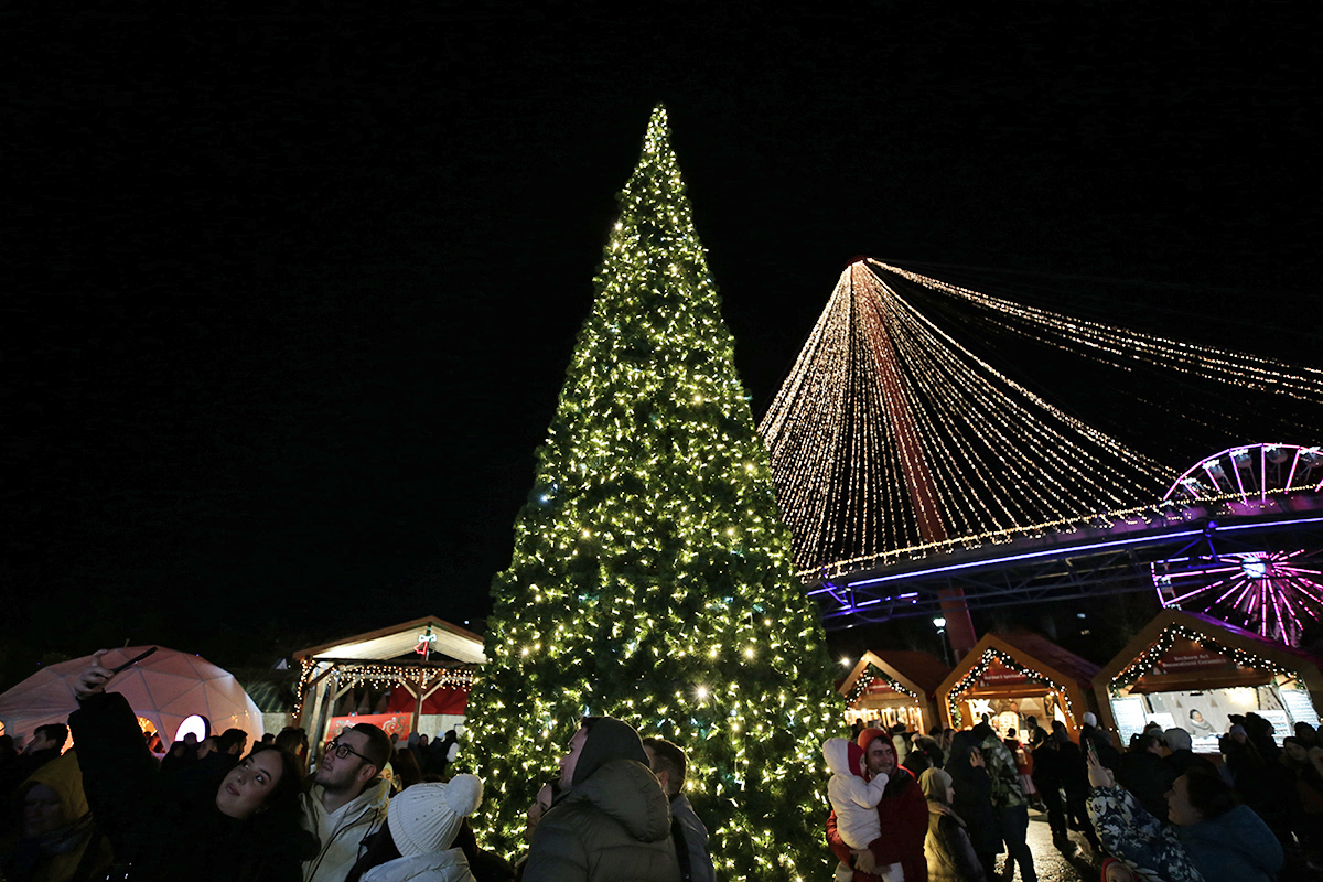 FOTO. A treia ediție a „West Side Christmas Market” e în plină desfășurare. Care sunt principalele atracții ale târgului din Parcul Drumul Taberei