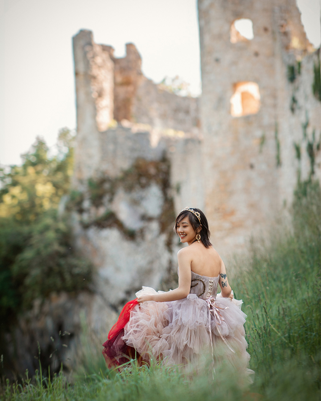 Raluca Antuca, fotografa specializată în stilul „fairytale”: „Estetica fantastică mă provoacă, îți permite să gândești în afara limitelor realității” | Interviu