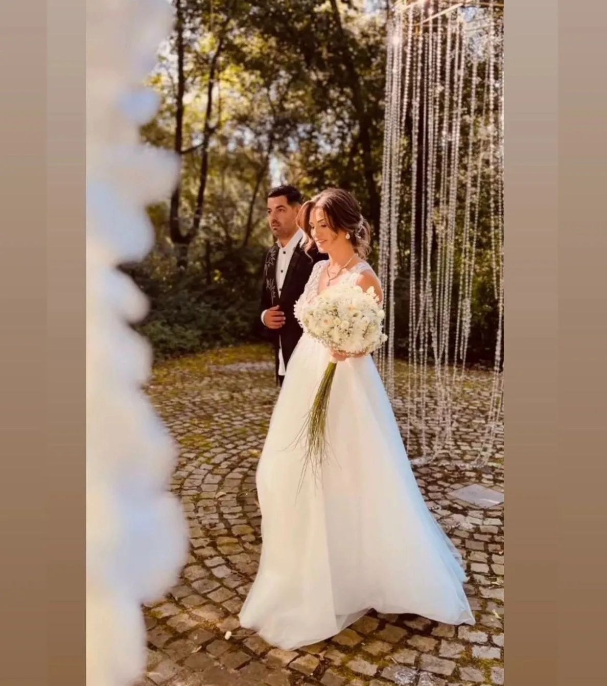 Ellie White s-a căsătorit religios cu Doru Tincă după 16 ani de relație. Primele imagini de la nuntă, care a avut loc la un conac